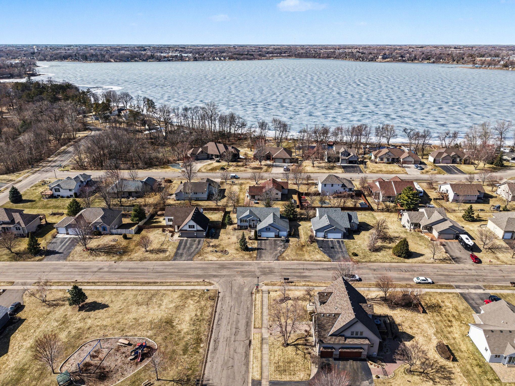 29602 Shoreview Cir, Lindstrom, MN 55045