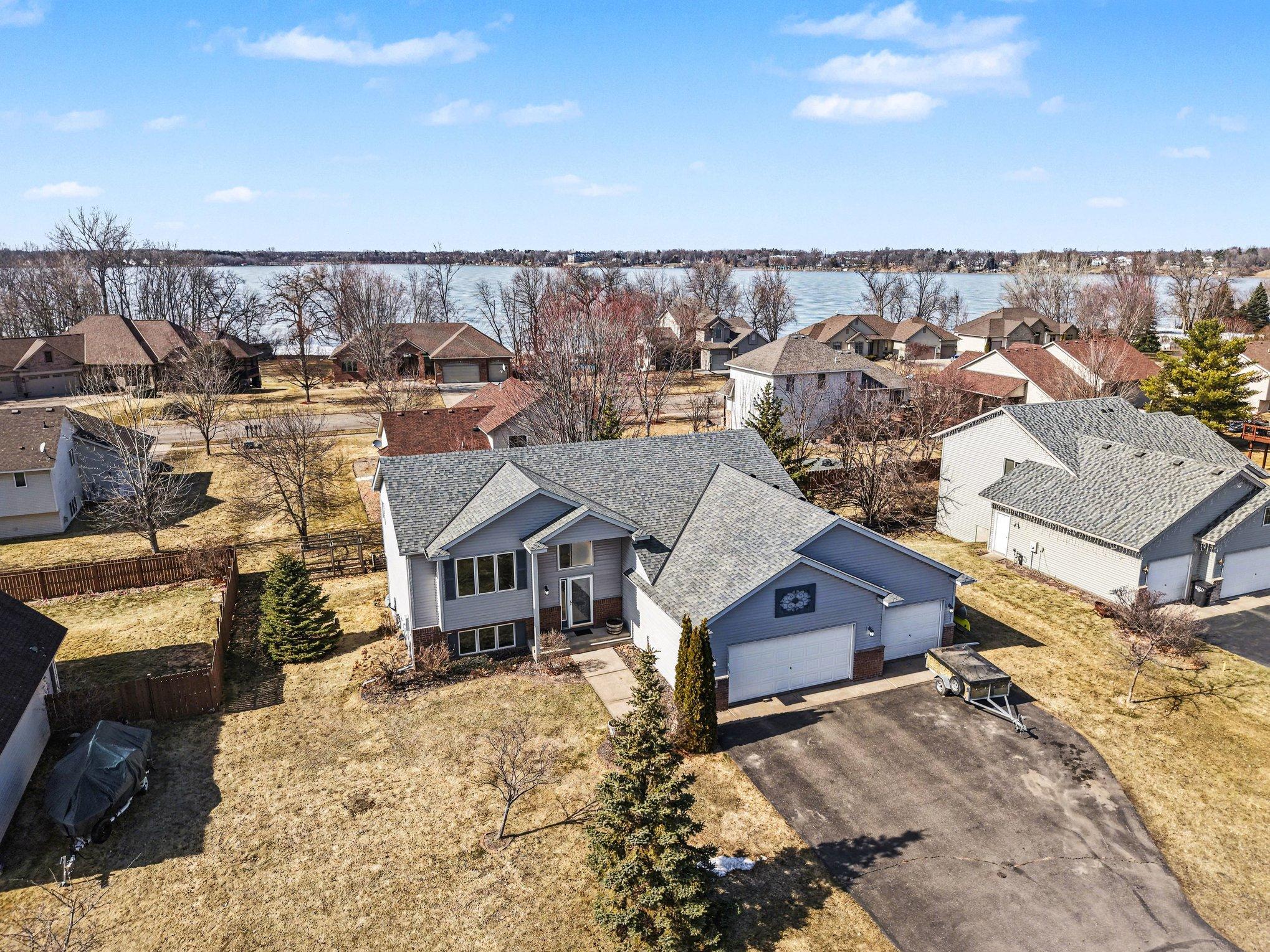 29602 Shoreview Cir, Lindstrom, MN 55045