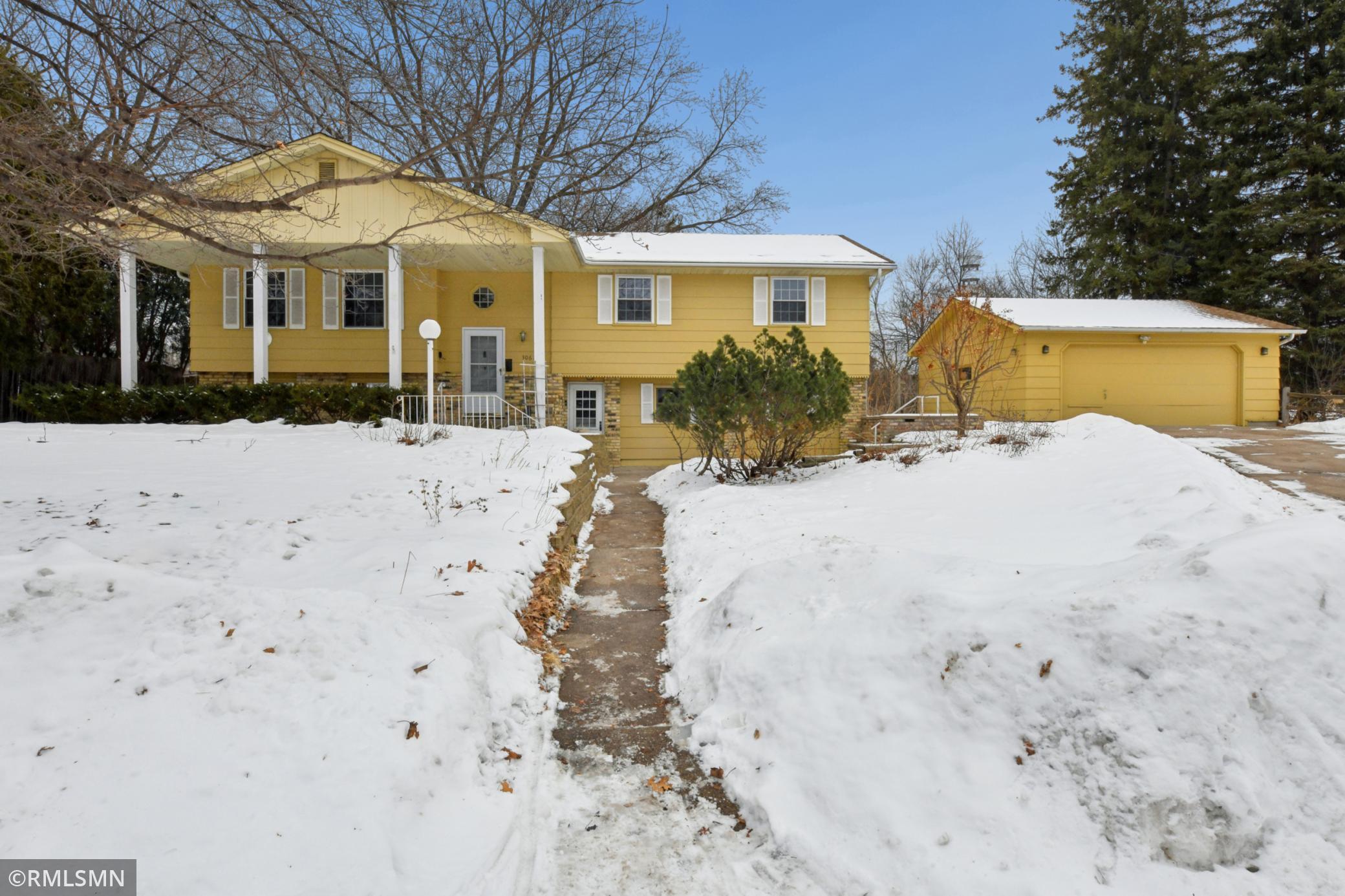 3062 Woodlark Ln, Eagan, MN 55121