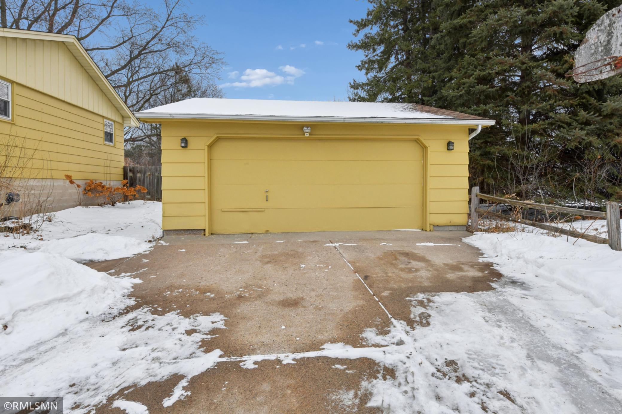 3062 Woodlark Ln, Eagan, MN 55121