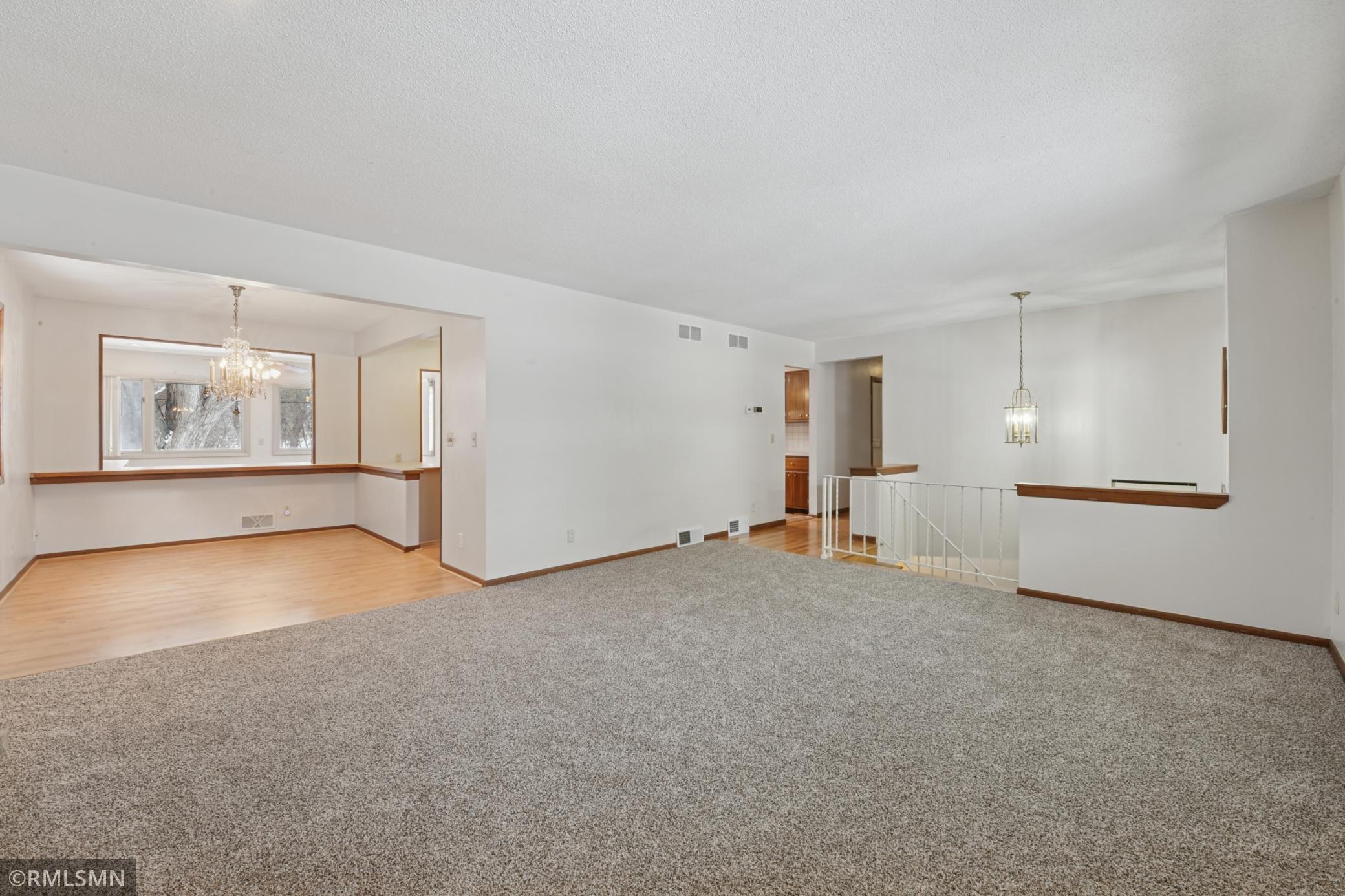 3062 Woodlark Ln, Eagan, MN 55121
