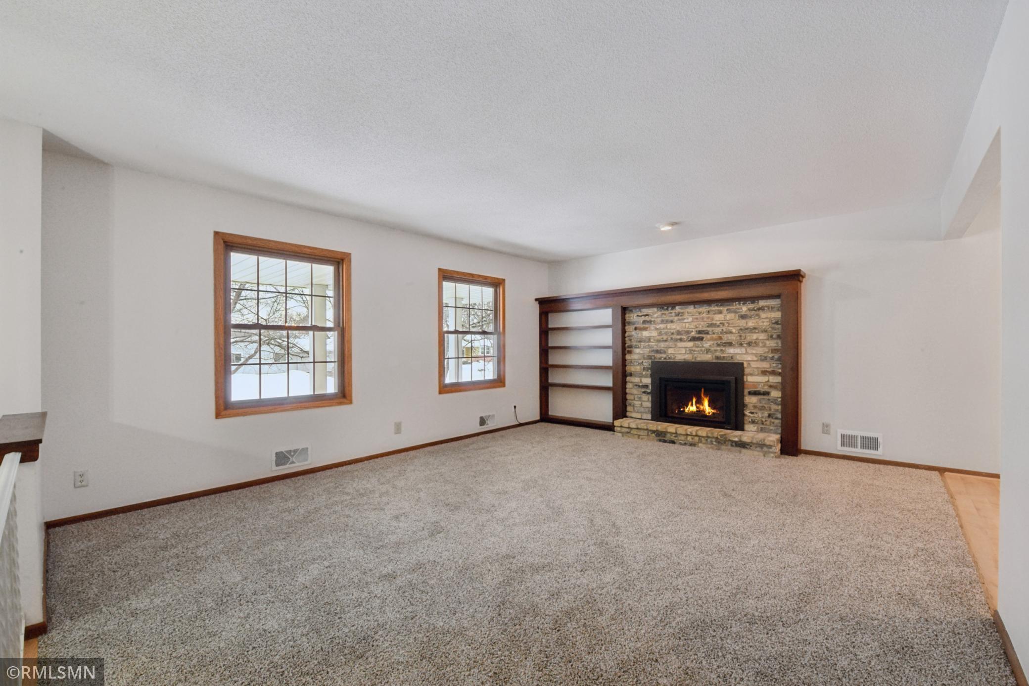 3062 Woodlark Ln, Eagan, MN 55121