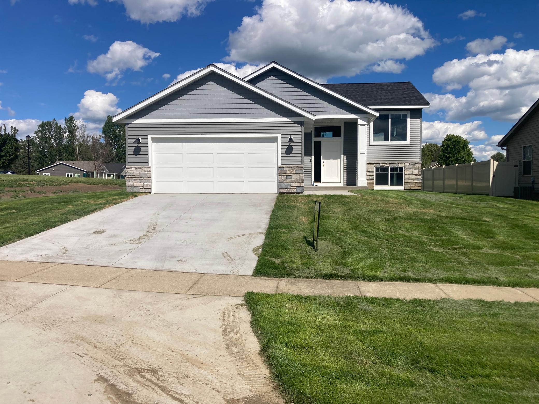 705 State St, Kenyon, MN 55946
