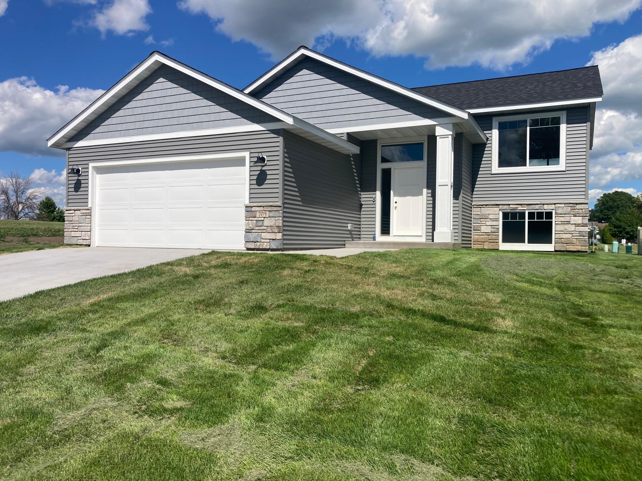 705 State St, Kenyon, MN 55946