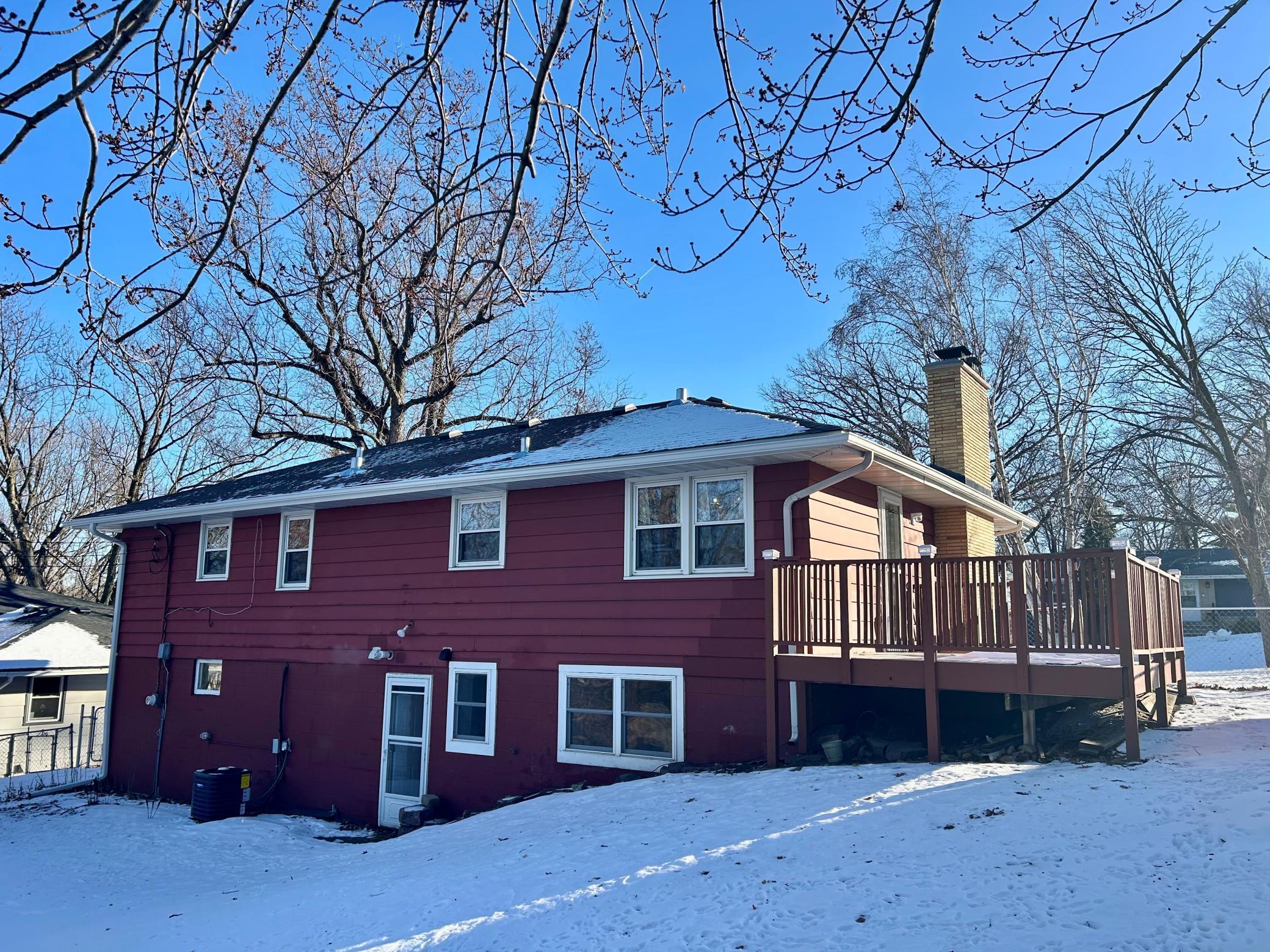 7008 Hill Pl N, Crystal, MN 55427