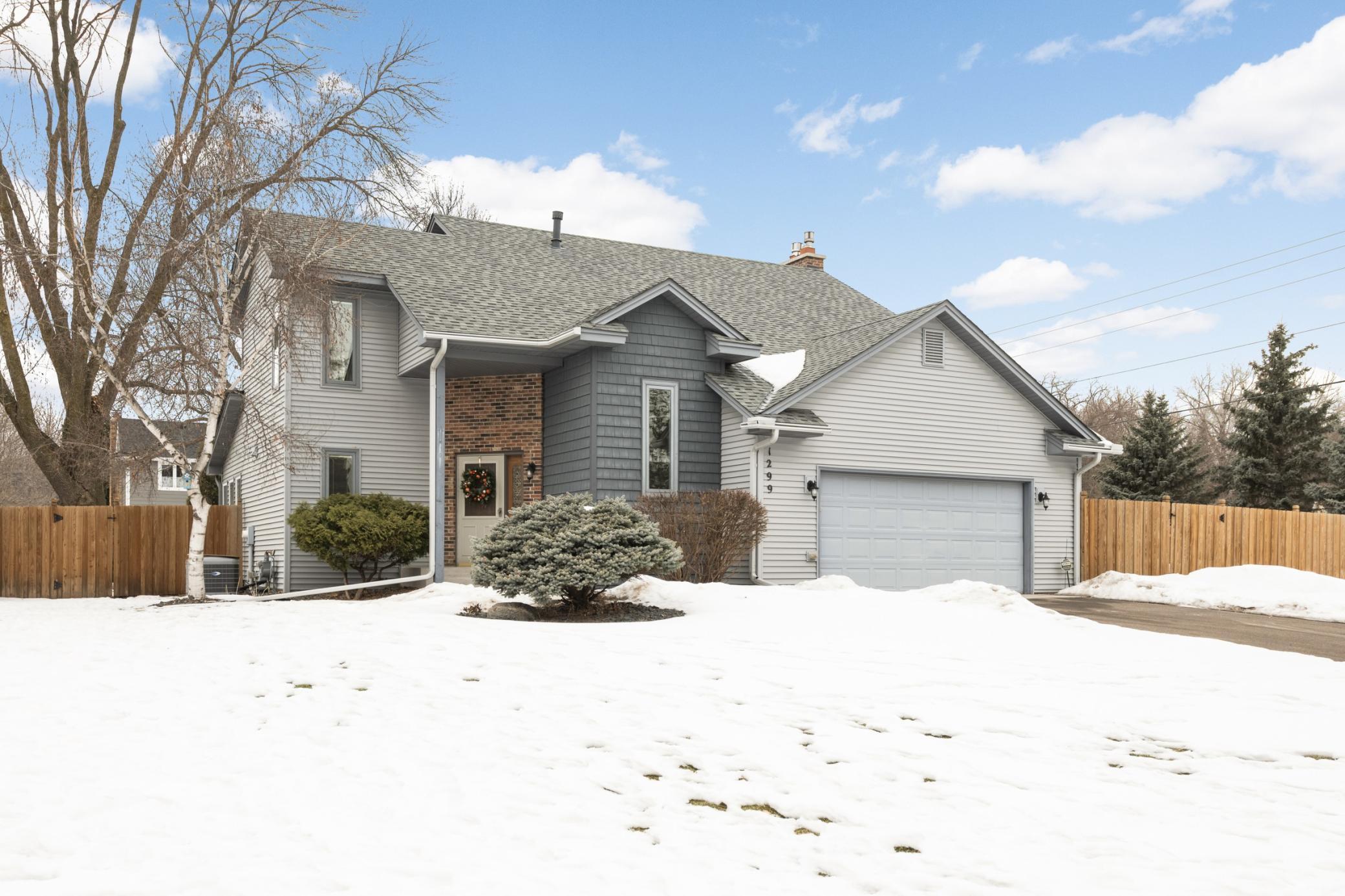 1299 Yukon Ct N, Golden Valley, MN 55427