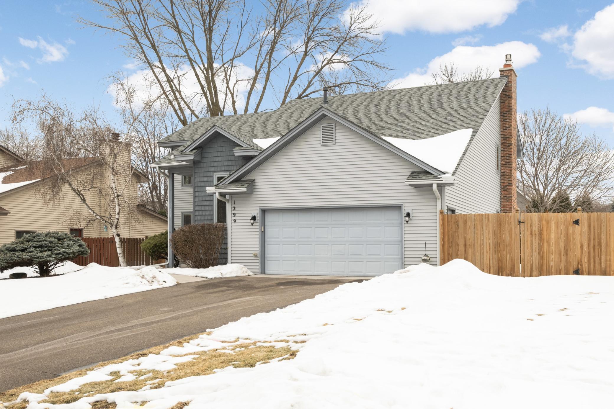 1299 Yukon Ct N, Golden Valley, MN 55427