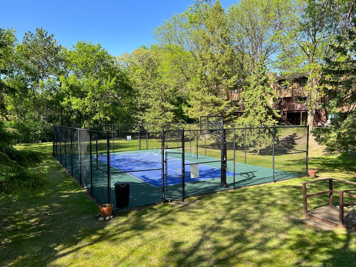 4801 Spring Cir, Minnetonka, MN 55345