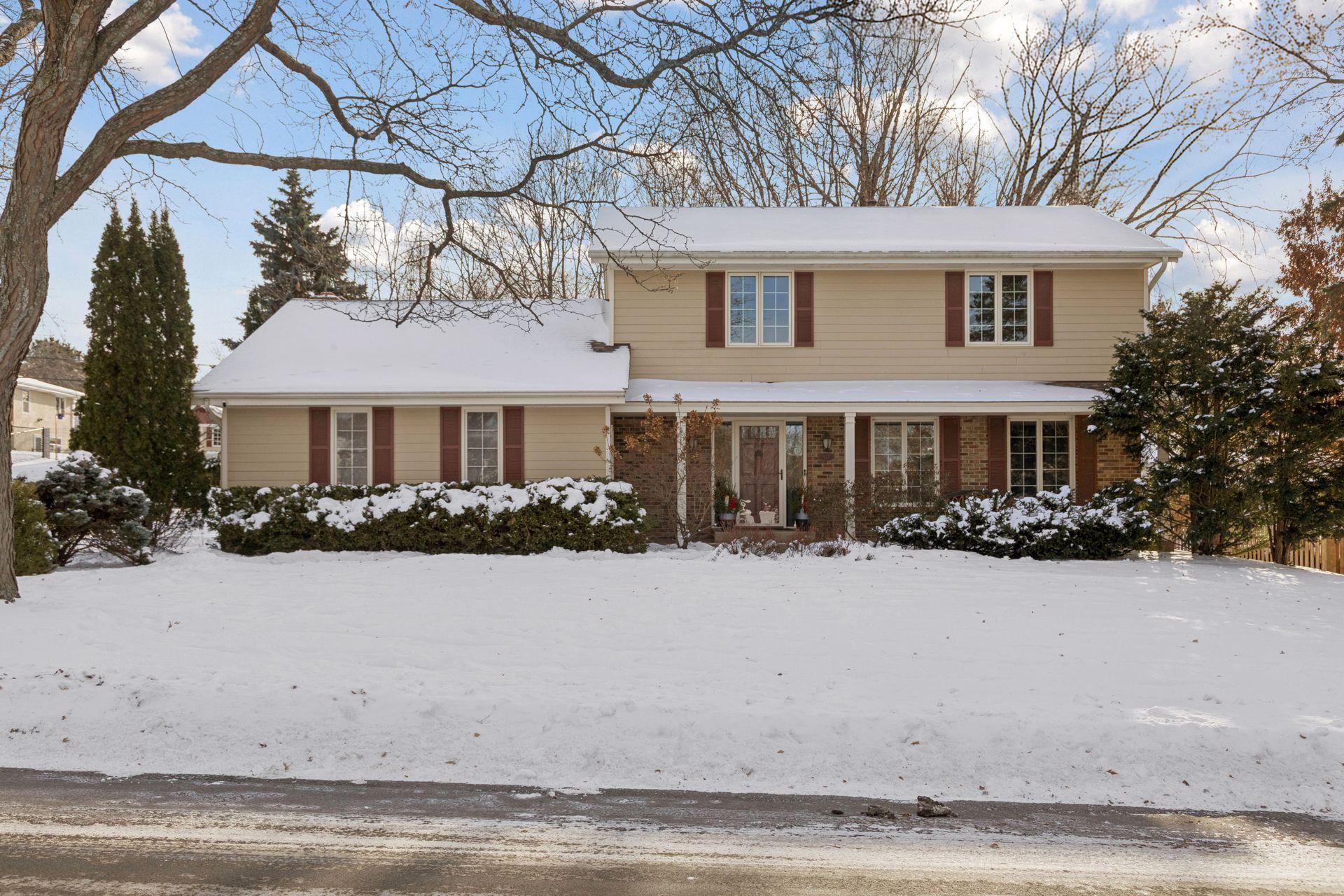 622 Maple Park Dr, Mendota Heights, MN 55118
