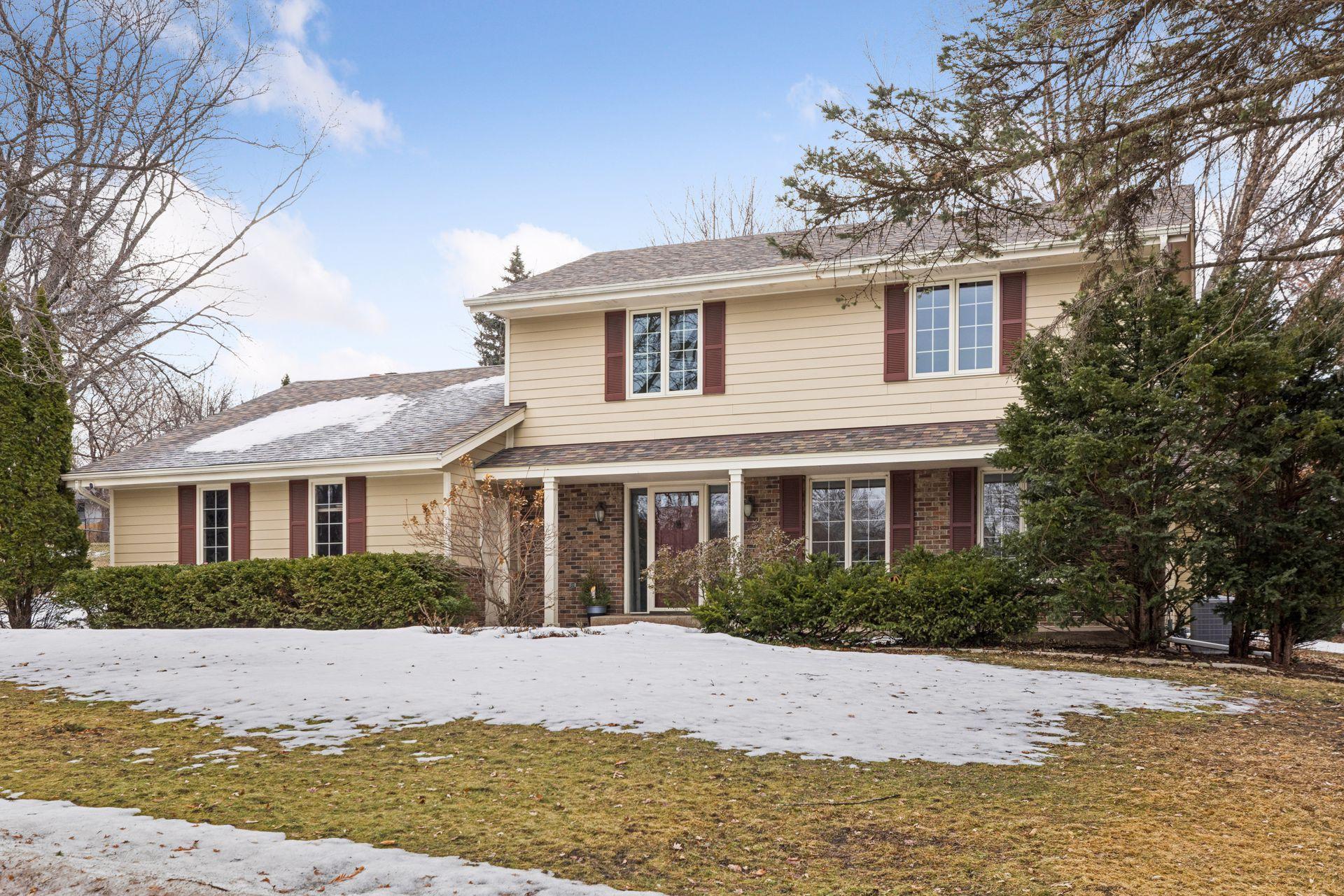 622 Maple Park Dr, Mendota Heights, MN 55118