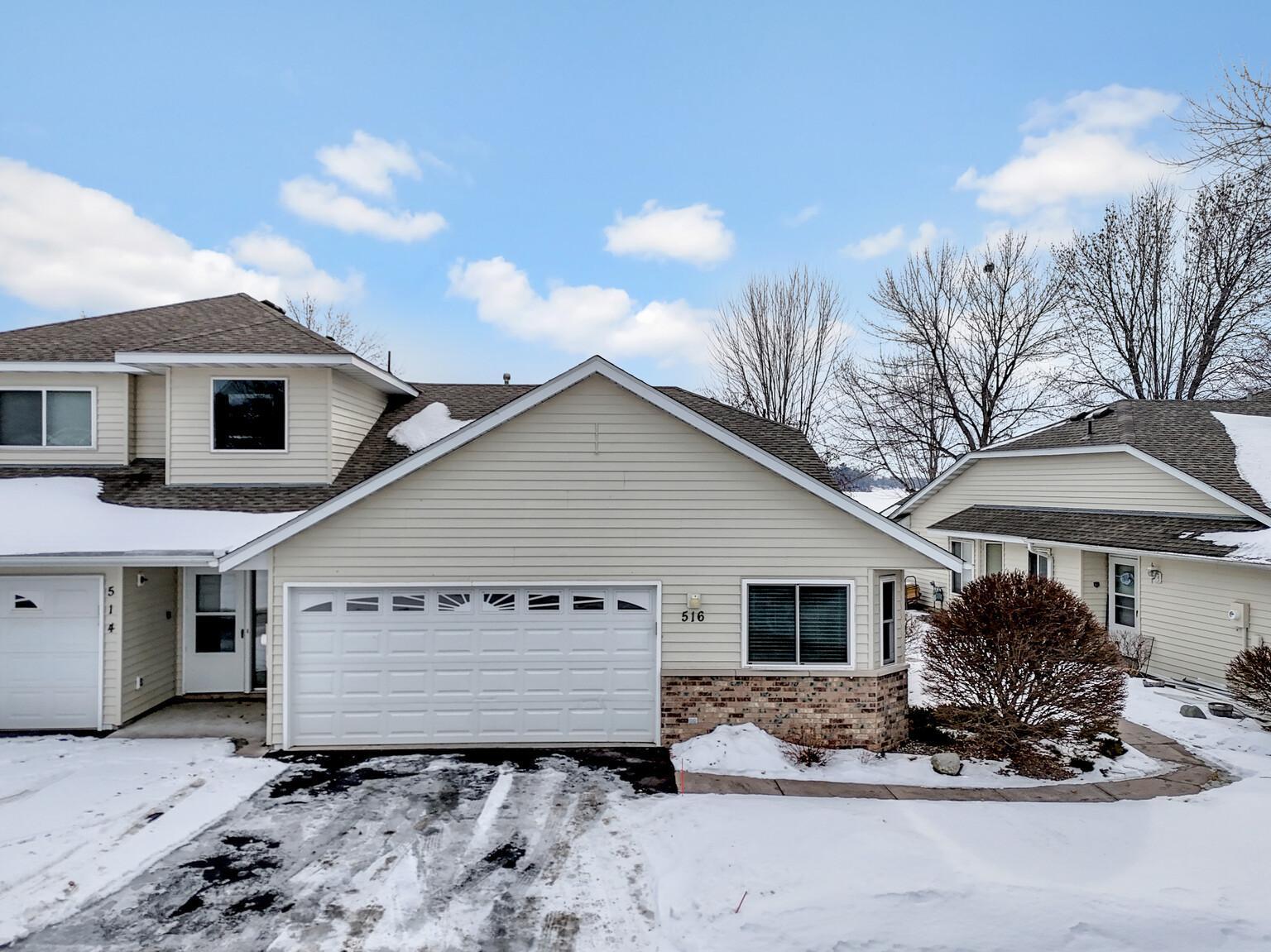 516 Dew Drop Ln, Center City, MN 55012