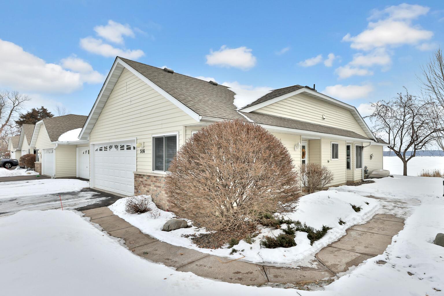 516 Dew Drop Ln, Center City, MN 55012