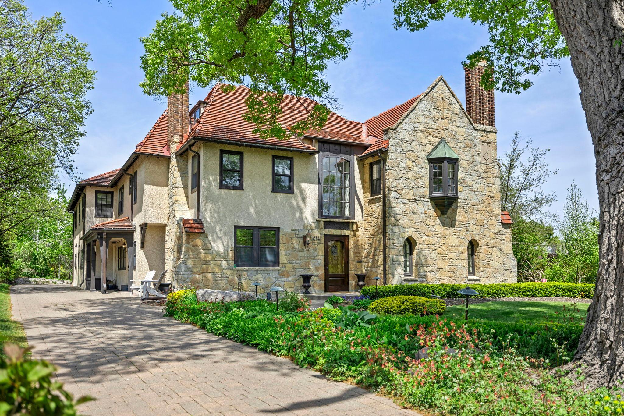 1014 Mount Curve Ave, Minneapolis, MN 55403