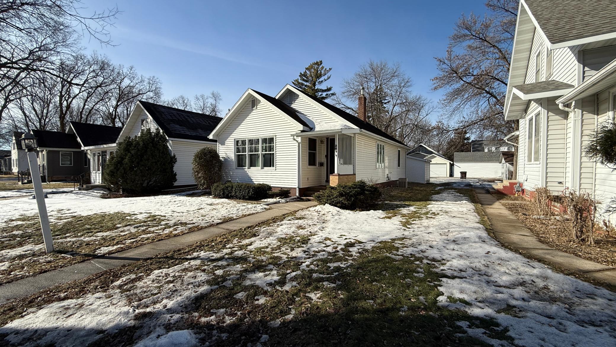 209 N 10th St, Montevideo, MN 56265