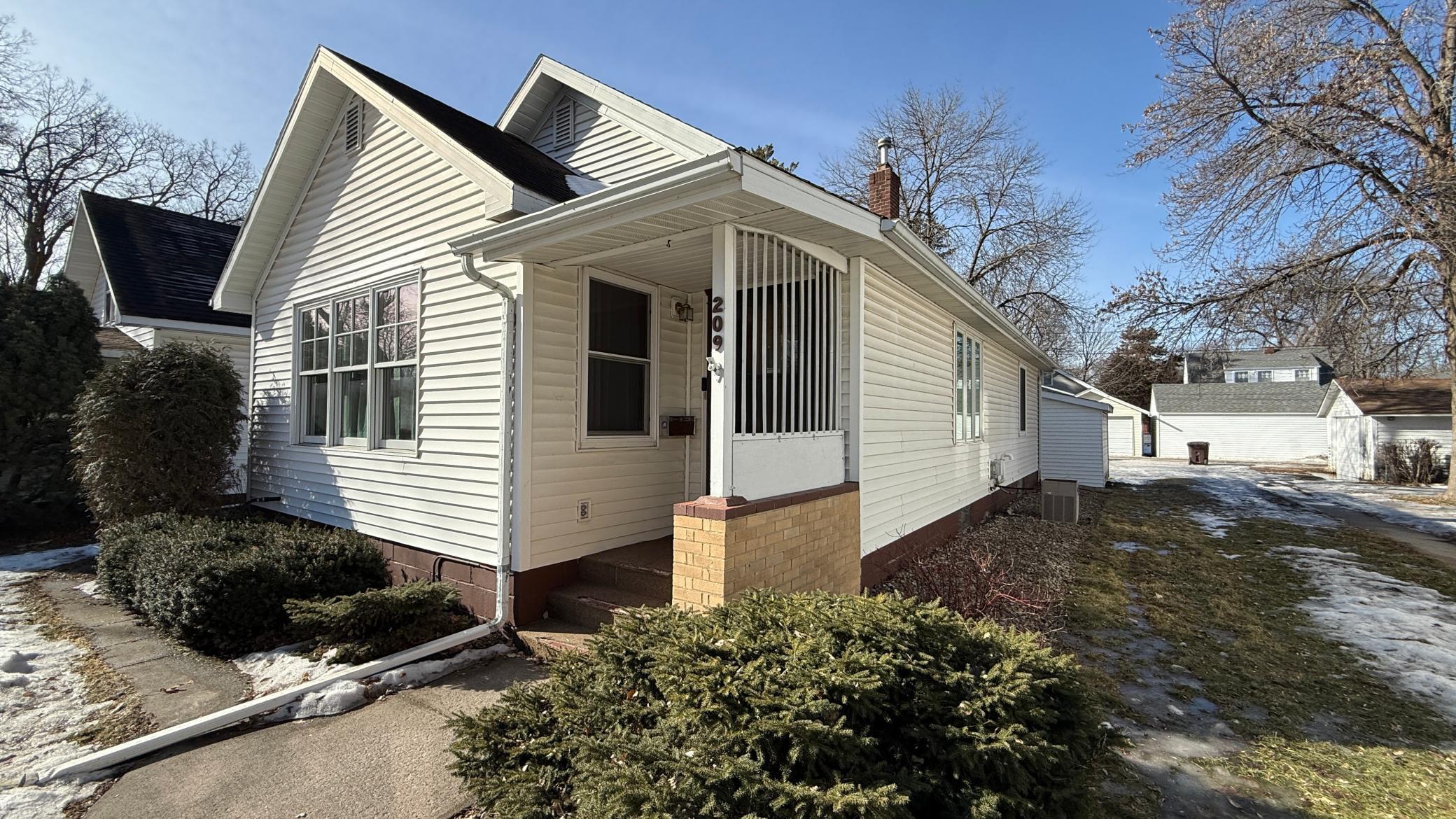 209 N 10th St, Montevideo, MN 56265