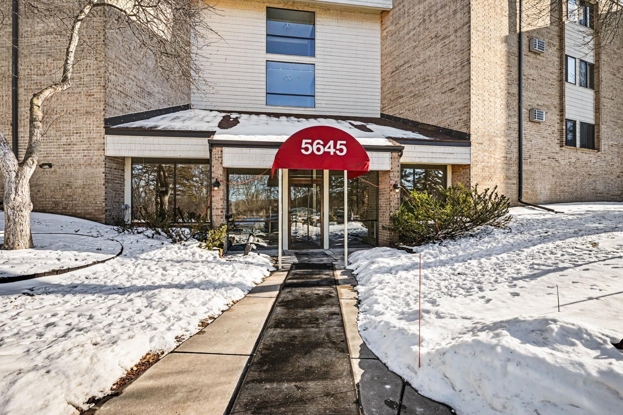 5645 Green Circle Dr #315, Minnetonka, MN 55343