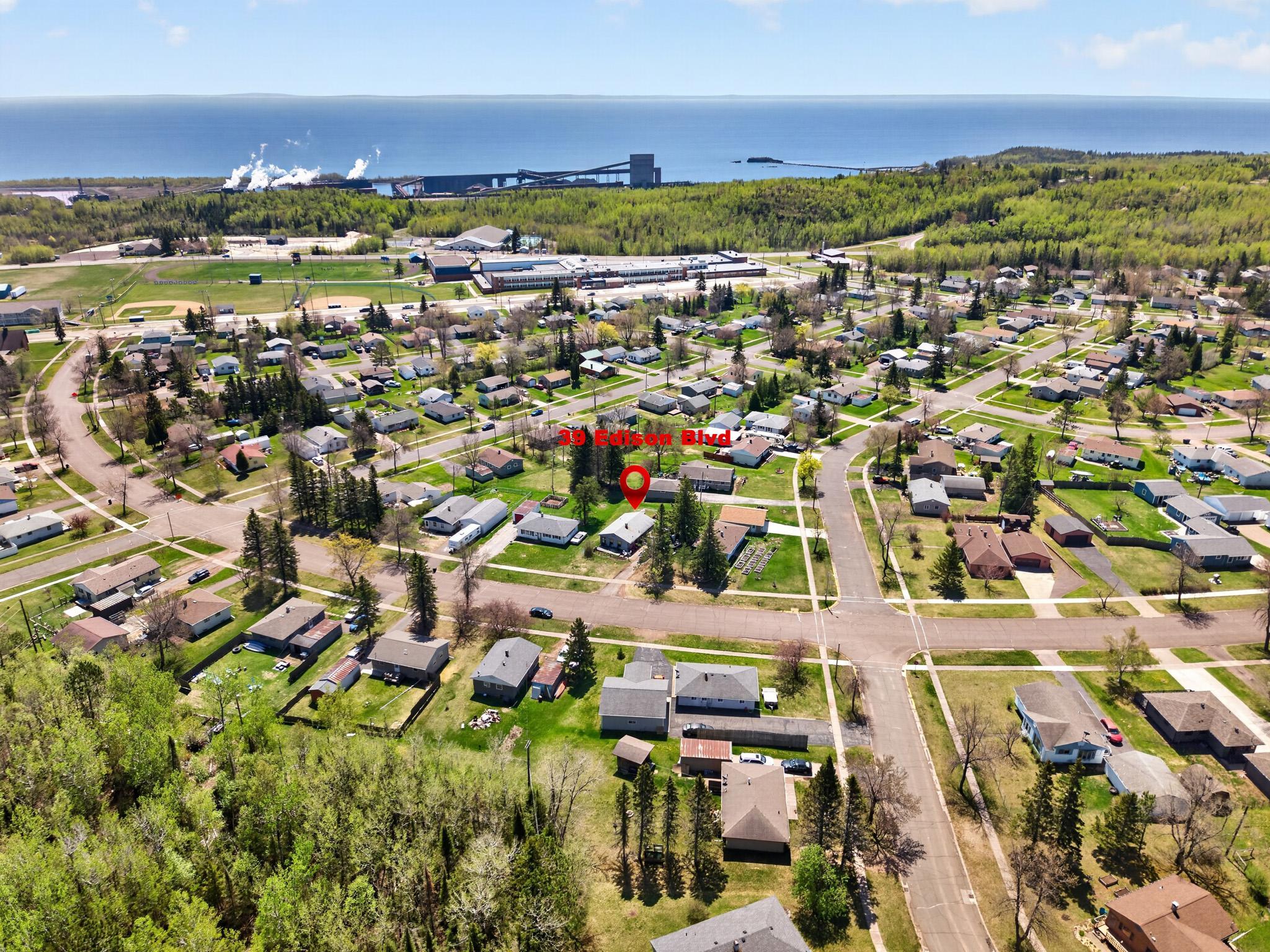 39 Edison Blvd, Silver Bay, MN 55614