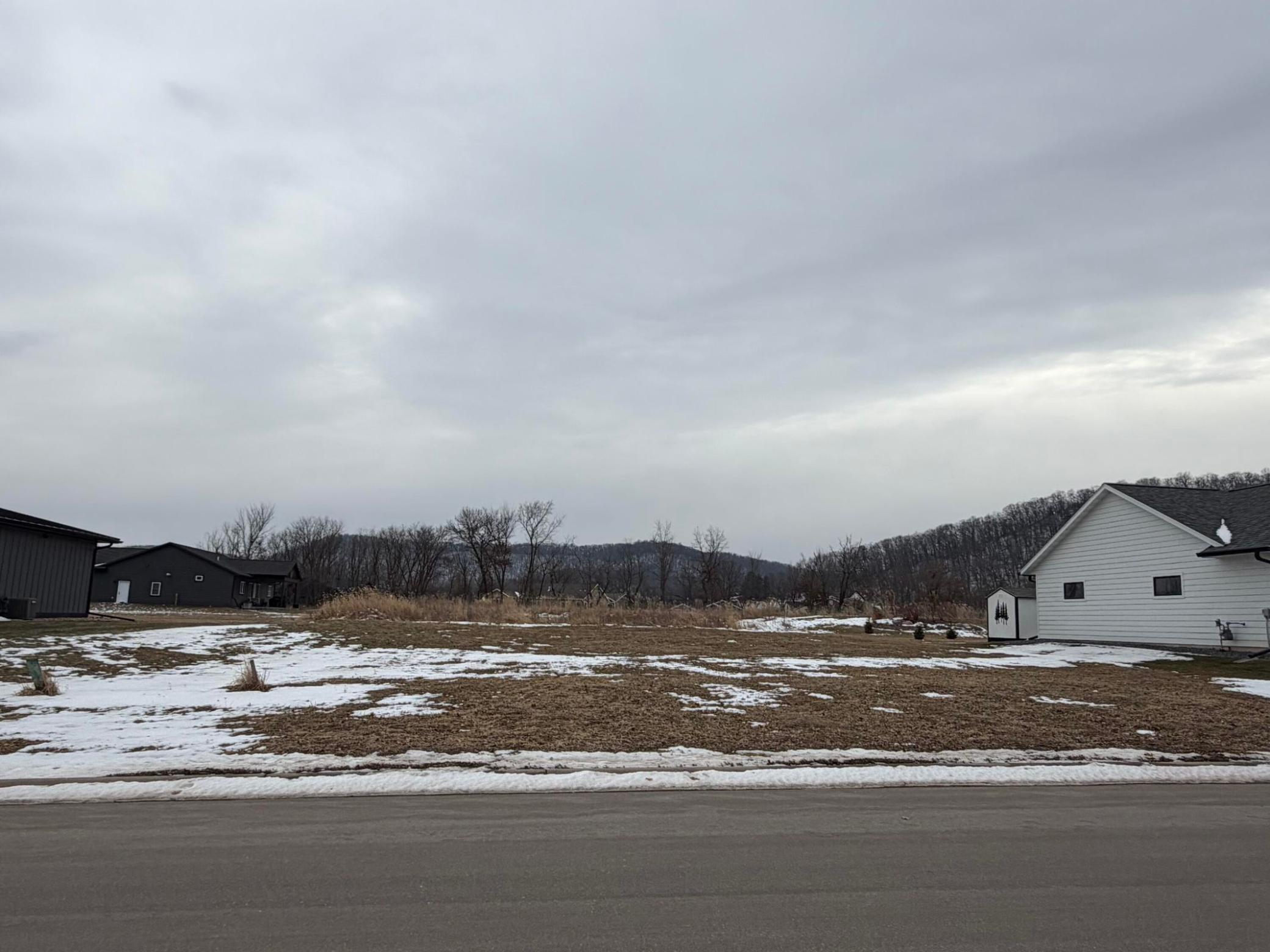 805 Bridle Ln, La Crescent, MN 55947