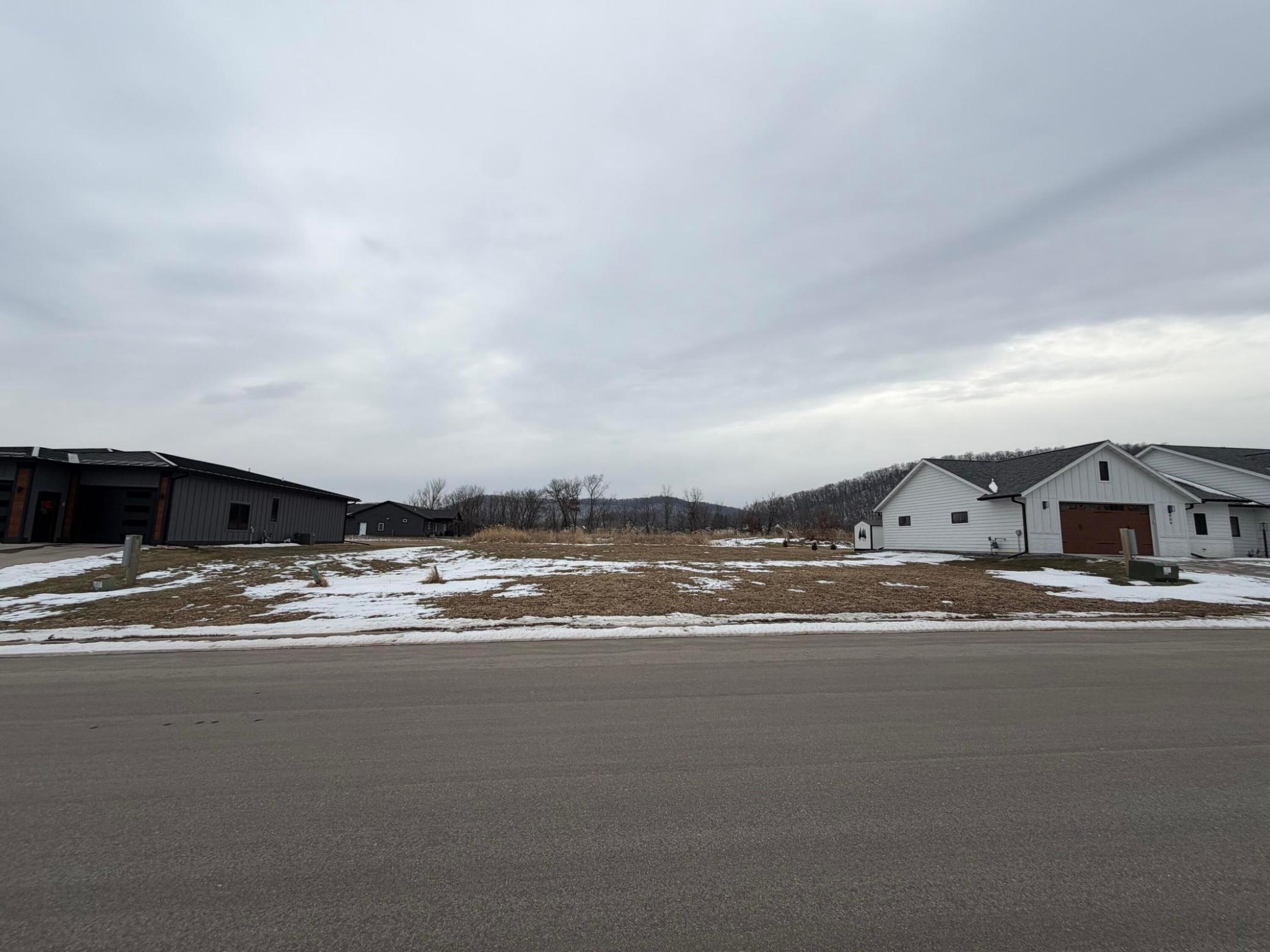 805 Bridle Ln, La Crescent, MN 55947