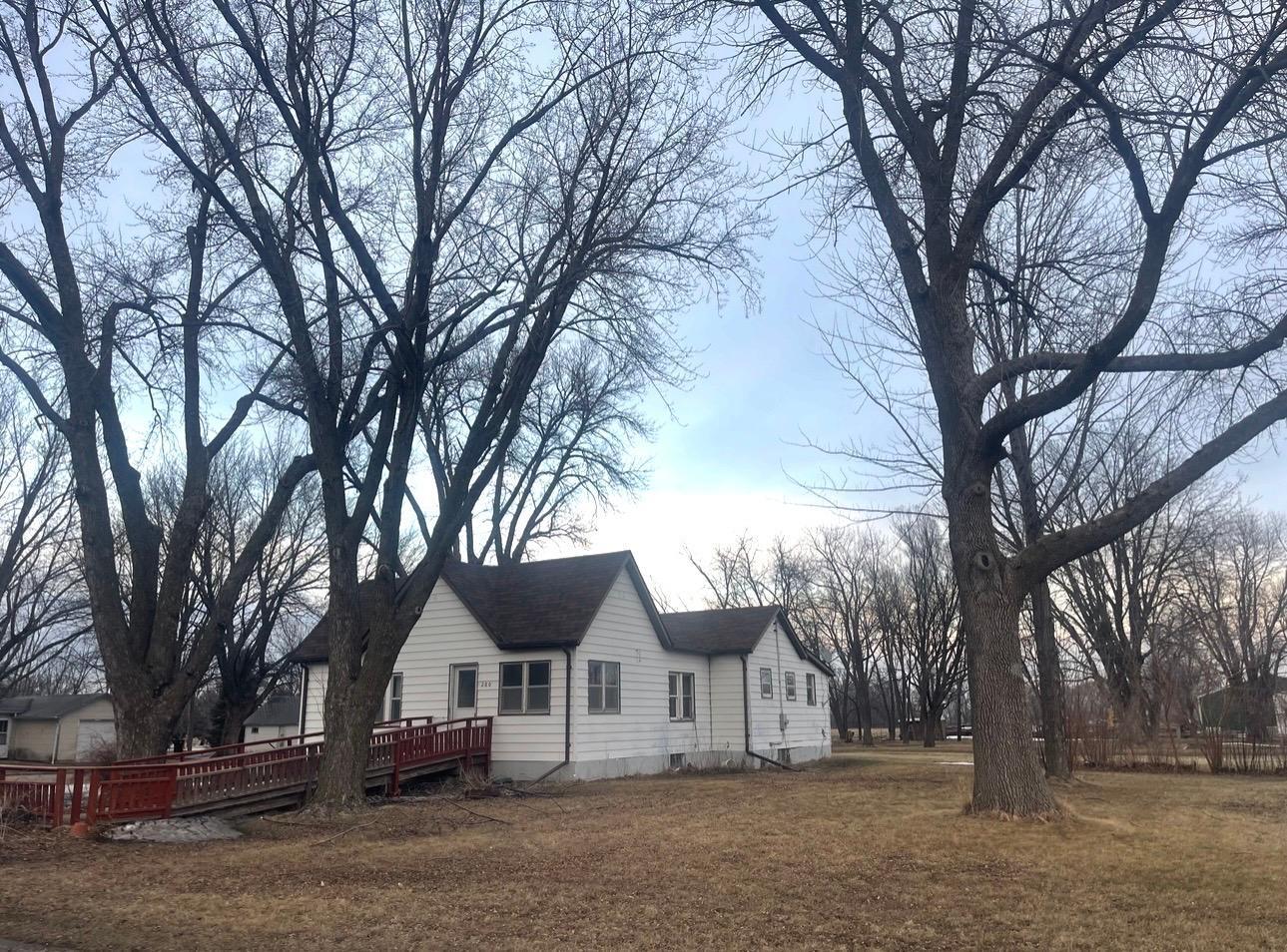 200 5th St, Walnut Grove, MN 56180