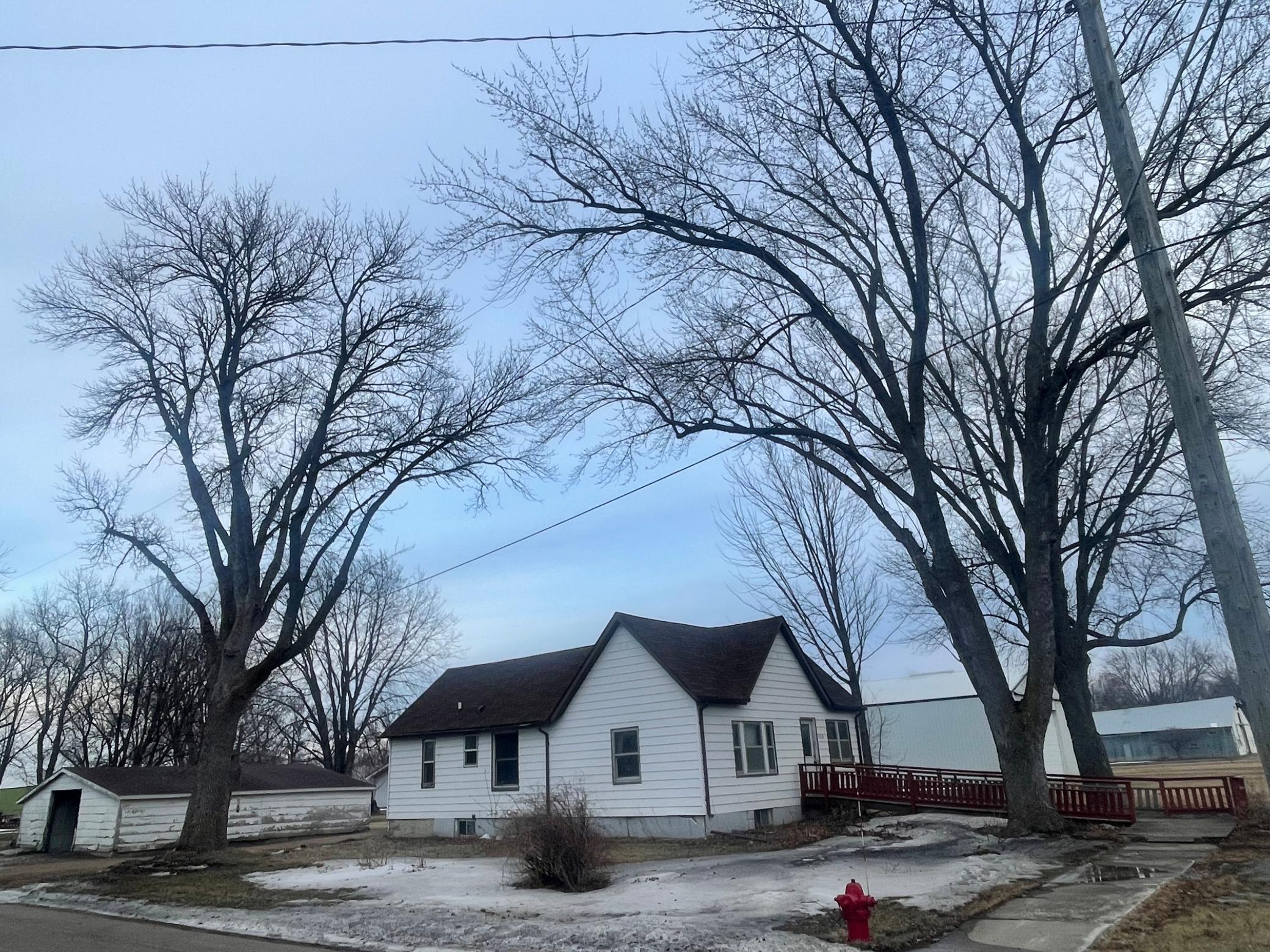 200 5th St, Walnut Grove, MN 56180
