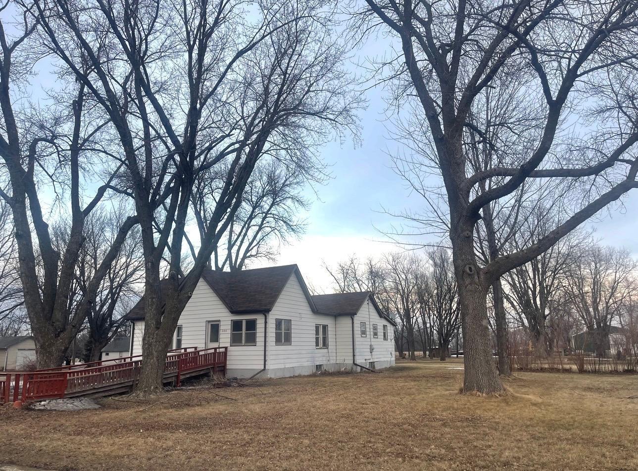 200 5th St, Walnut Grove, MN 56180