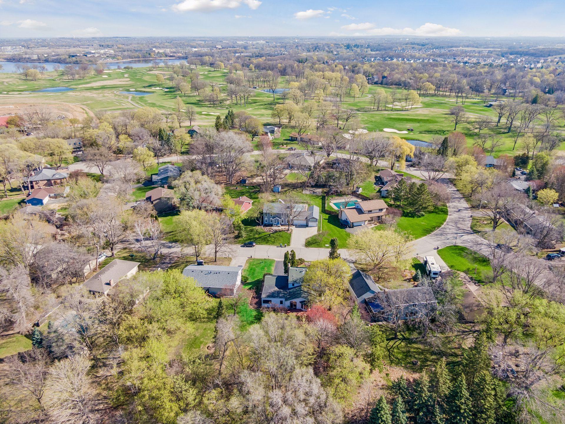 812 Oriole Ln, Chaska, MN 55318