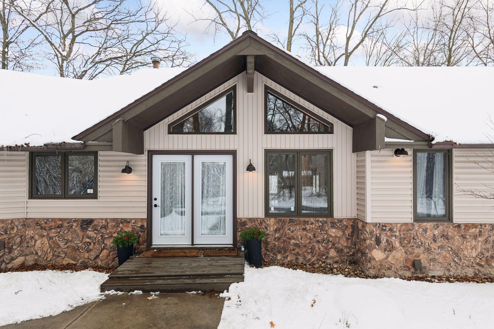 16120 Rosemary Ln, Minnetonka, MN 55391