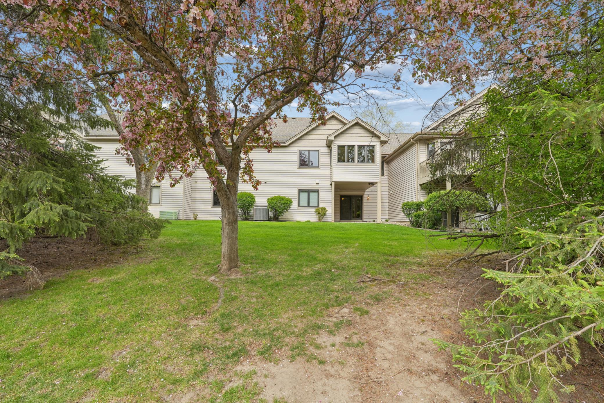 13530 Parkwood Dr, Burnsville, MN 55337