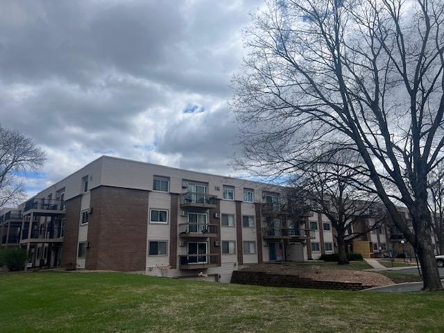2800 Hillsboro Ave N #111, New Hope, MN 55427
