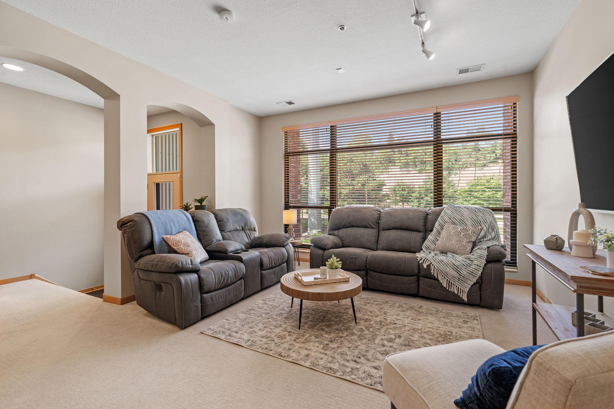 294 Spring St, Saint Paul, MN 55102