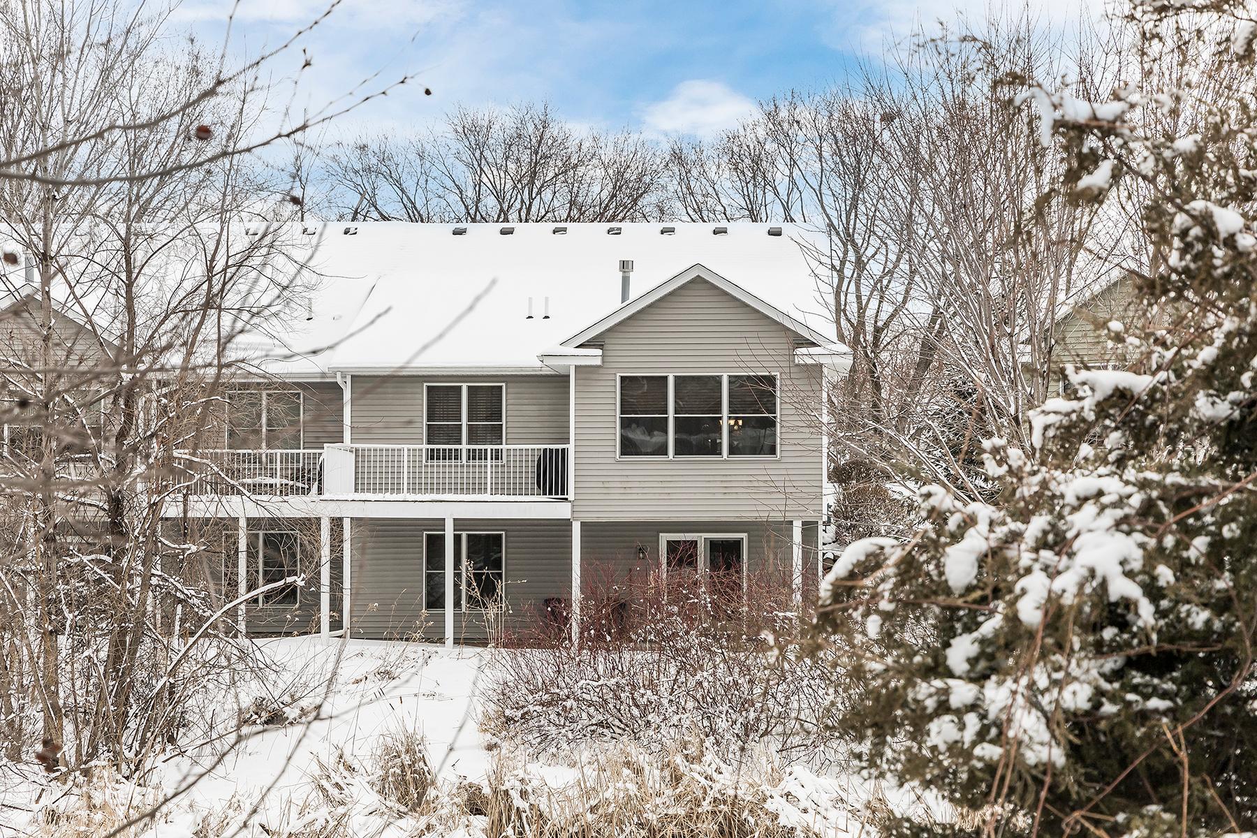 369 Sophia Ave E, Maplewood, MN 55117