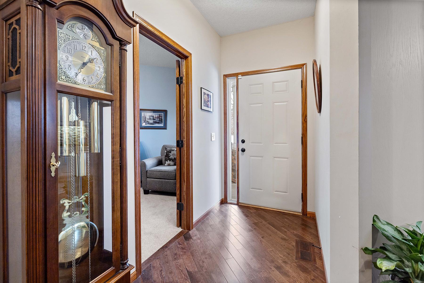 369 Sophia Ave E, Maplewood, MN 55117