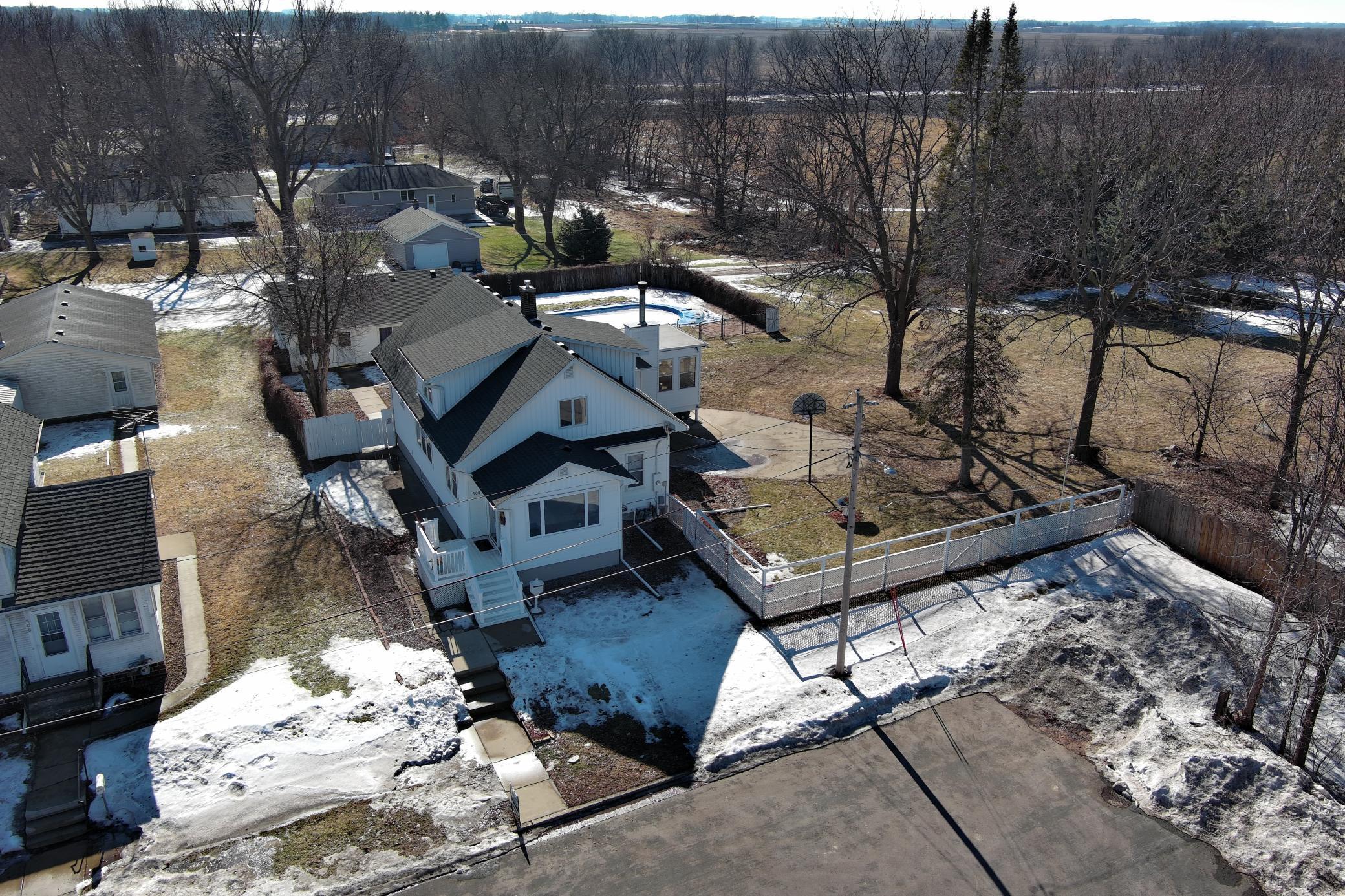 508 Oak Ave SW, Montgomery, MN 56069