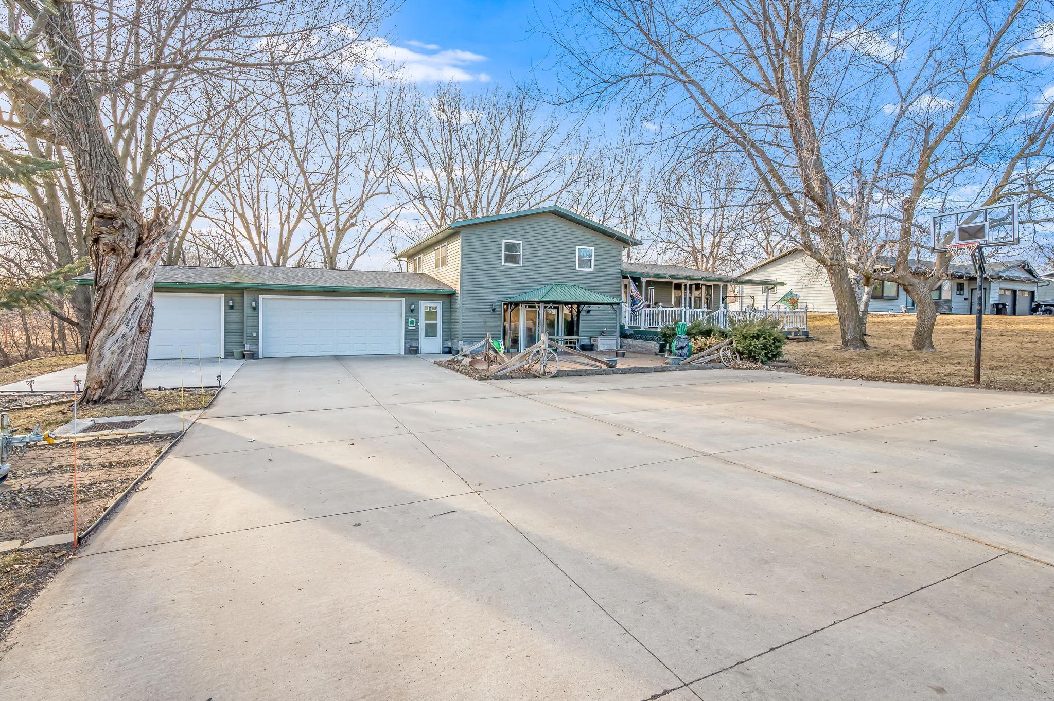 600 Plum Ave, Windom, MN 56101
