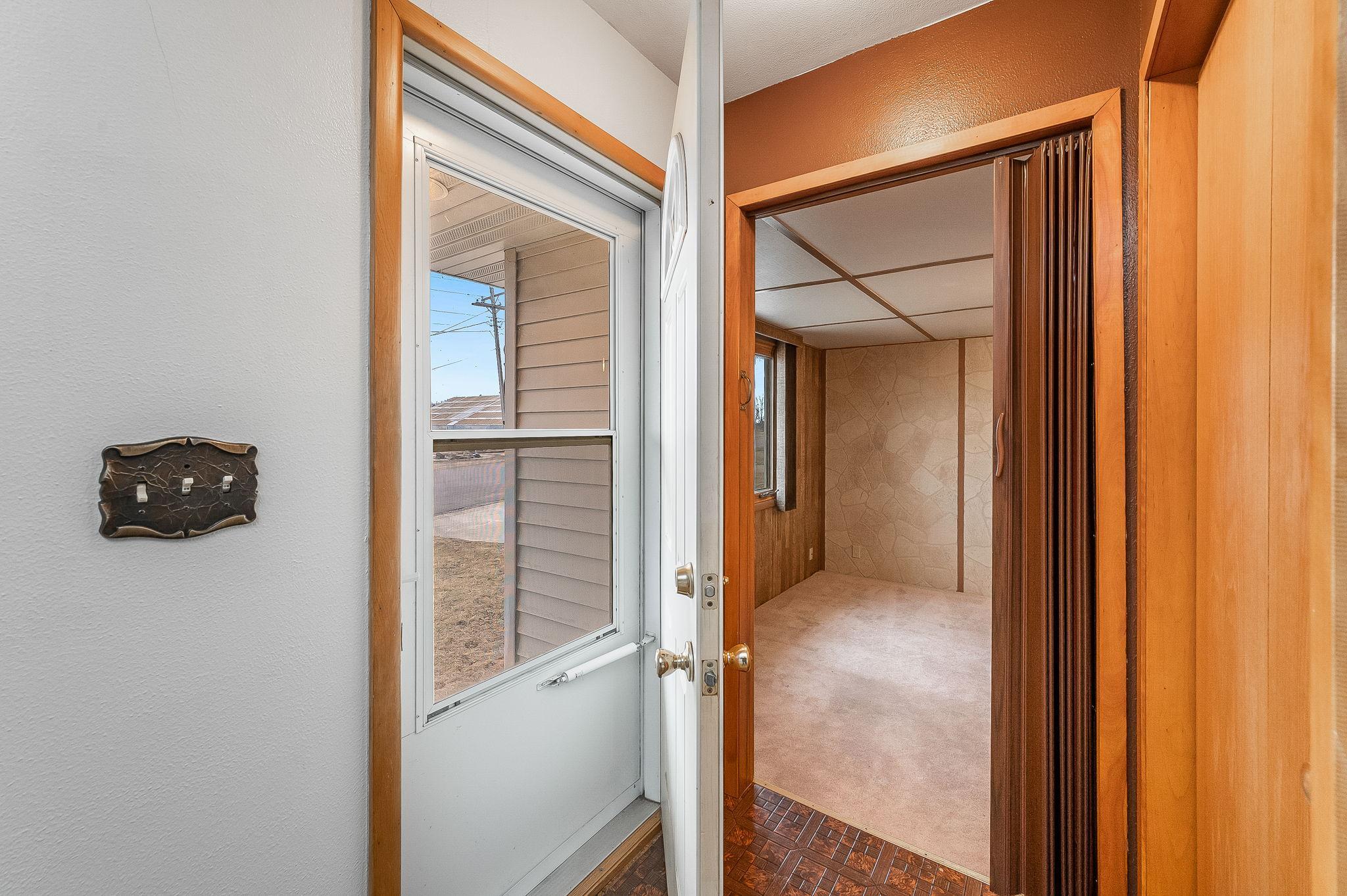 204 1st St, Welcome, MN 56181