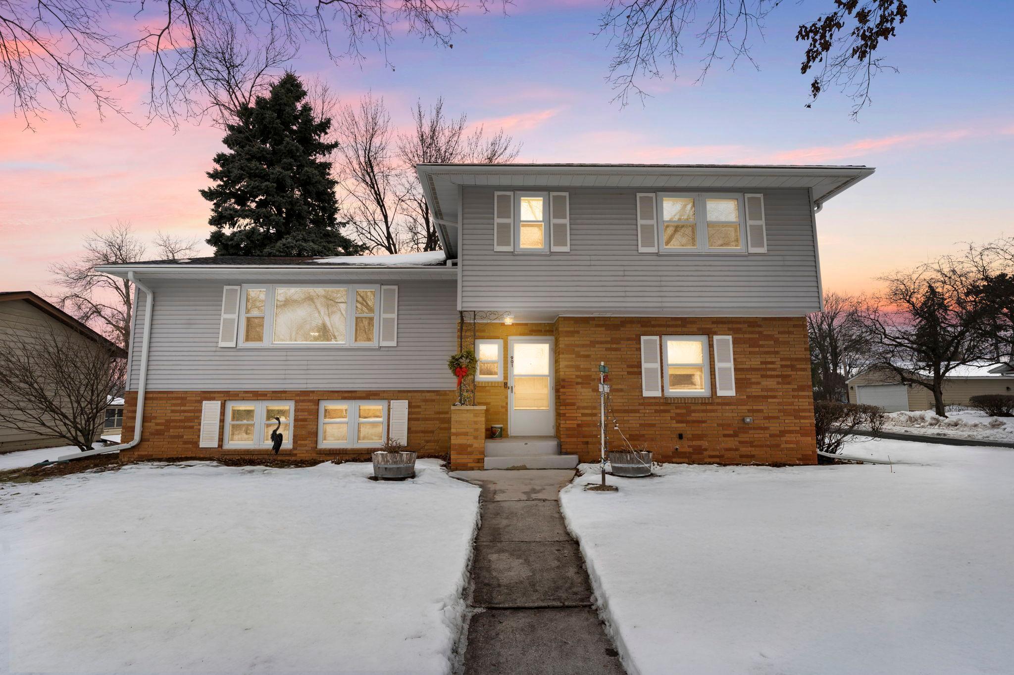 901 Cheri Ln, Mendota Heights, MN 55120