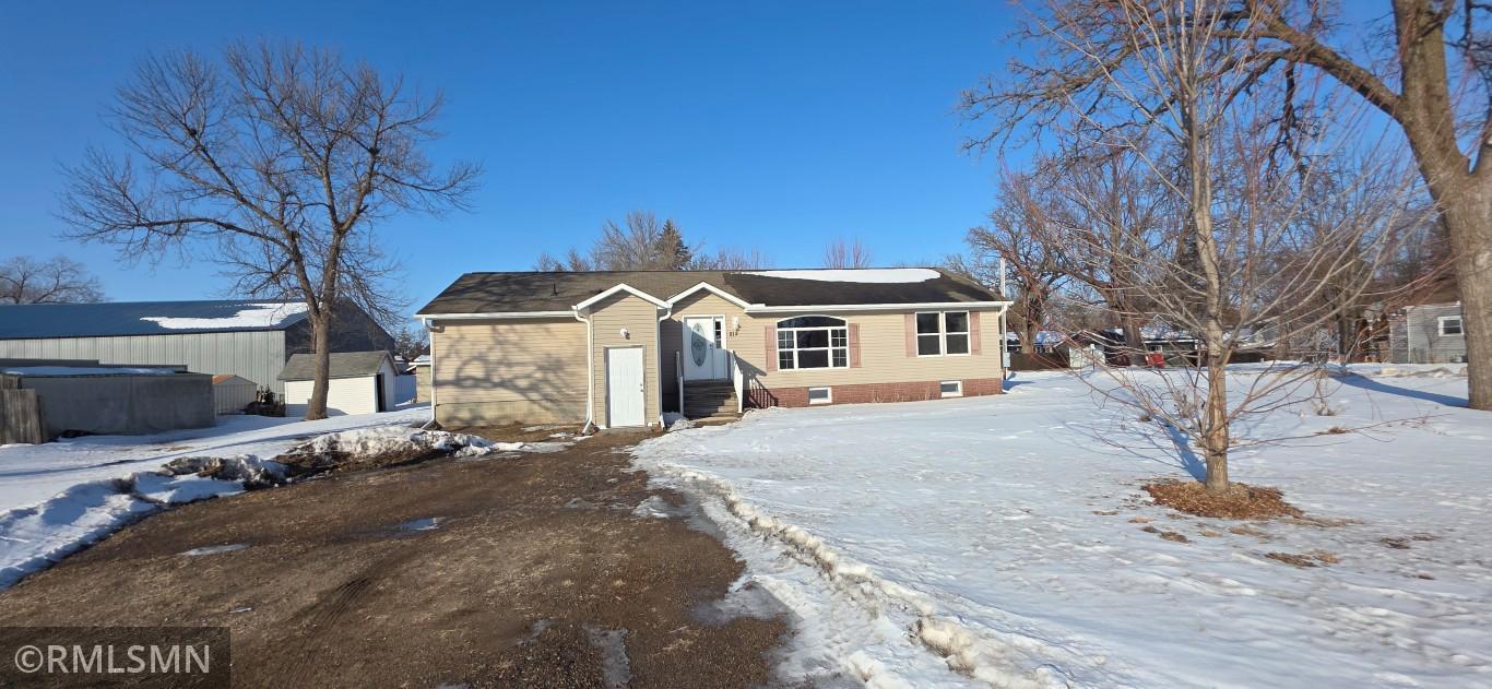 212 1st St S, Royalton, MN 56373