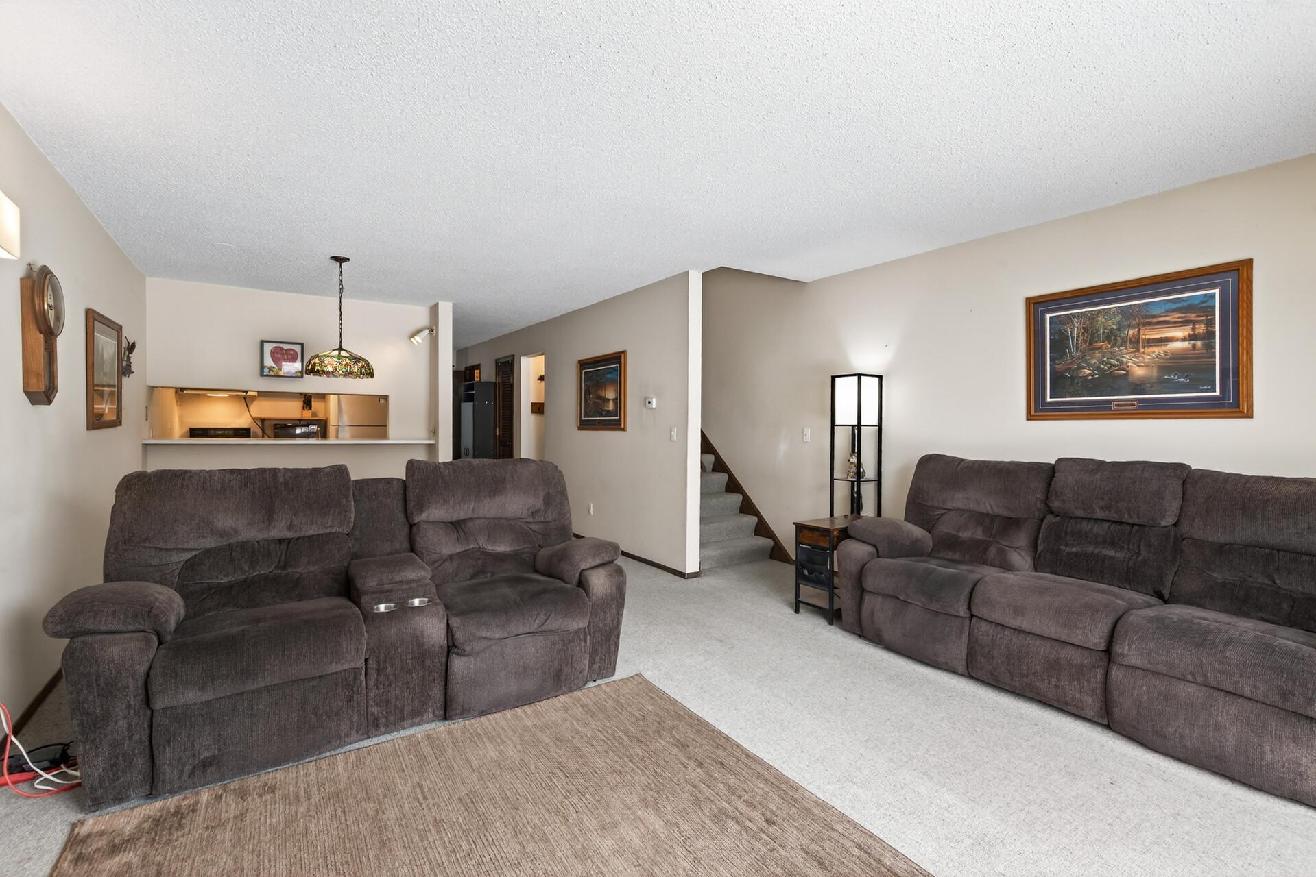 6042 Golden Valley Rd, Golden Valley, MN 55422