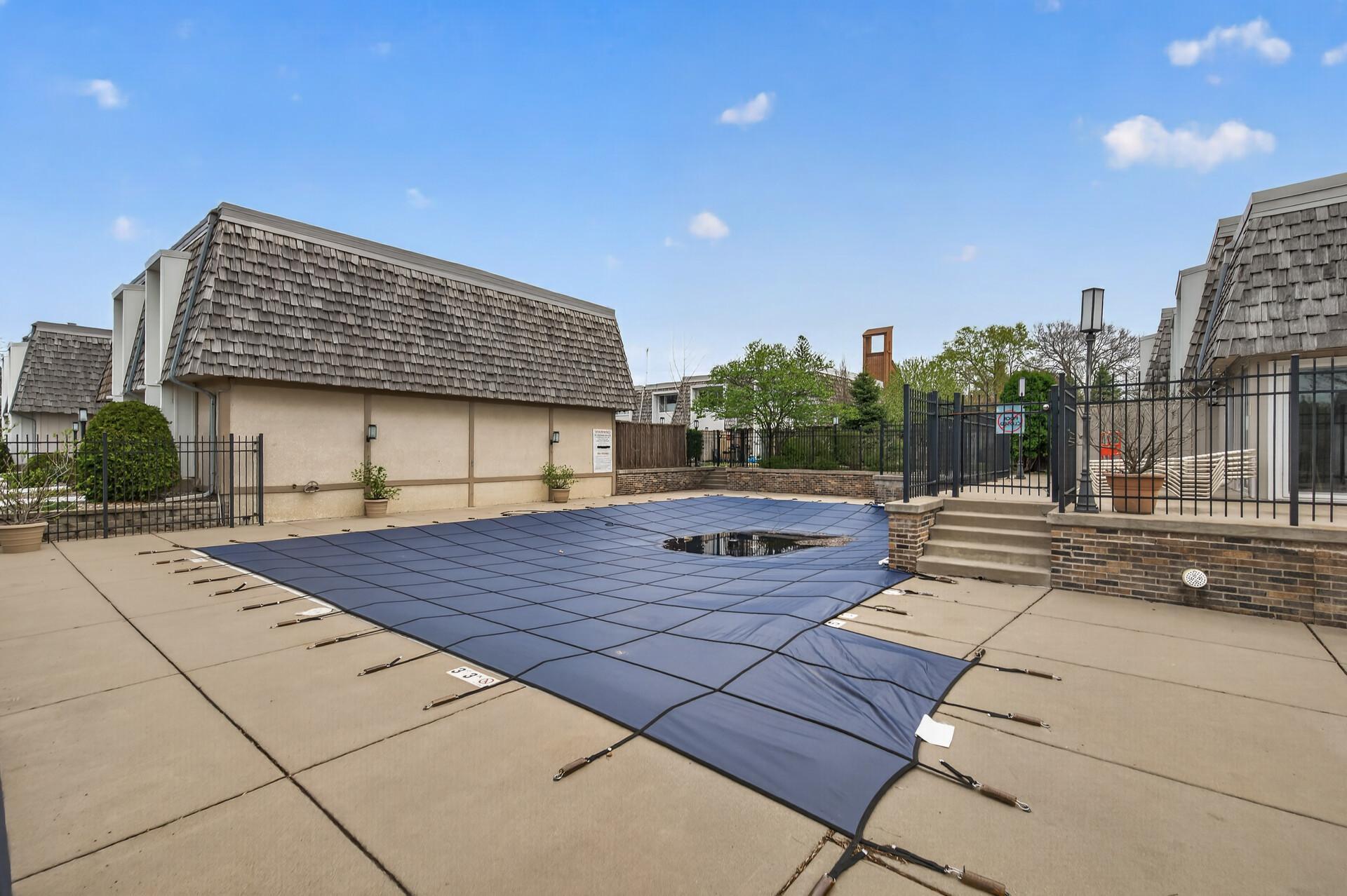 6042 Golden Valley Rd, Golden Valley, MN 55422