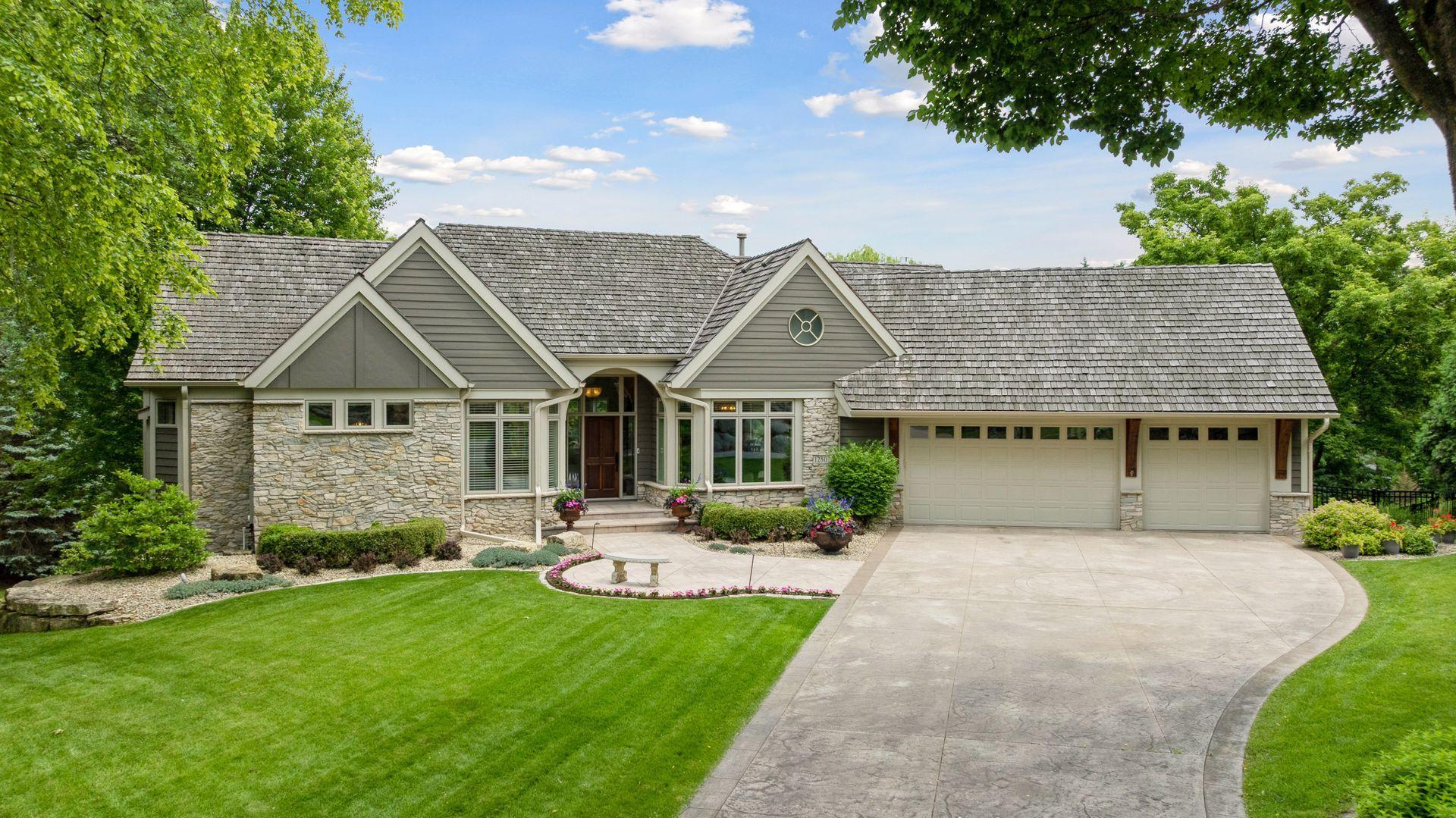1280 Zircon Ln N, Plymouth, MN 55447