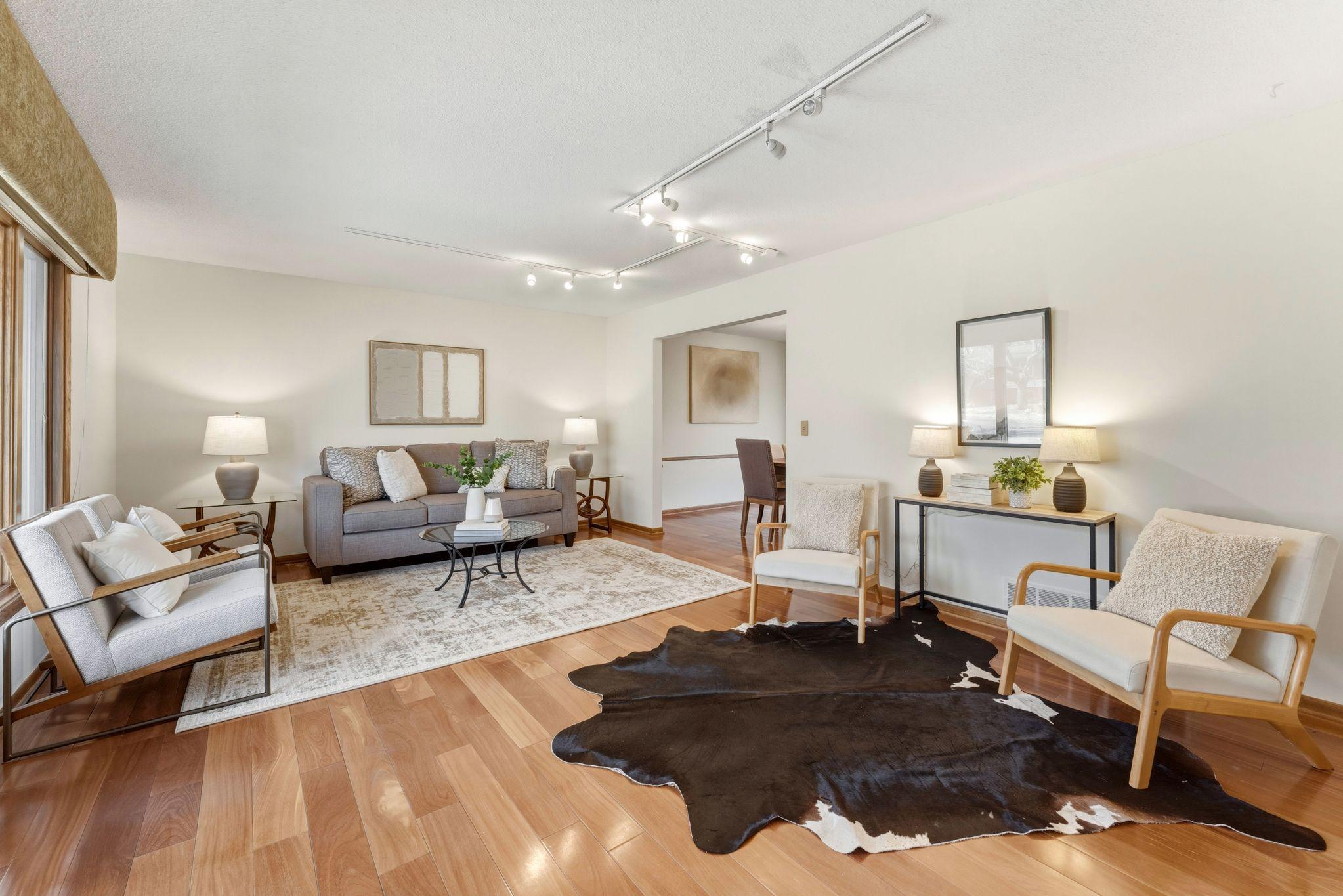 10665 Northmark Dr, Eden Prairie, MN 55344