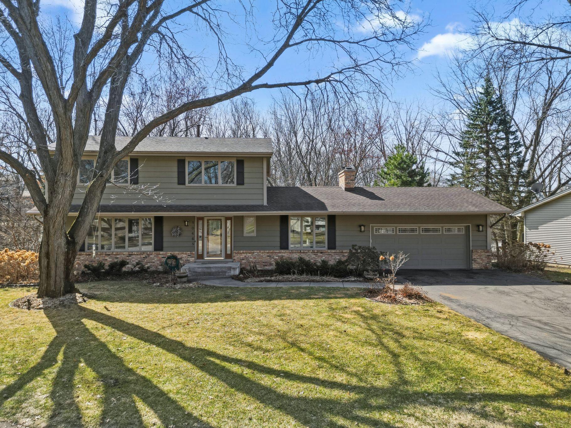 10665 Northmark Dr, Eden Prairie, MN 55344