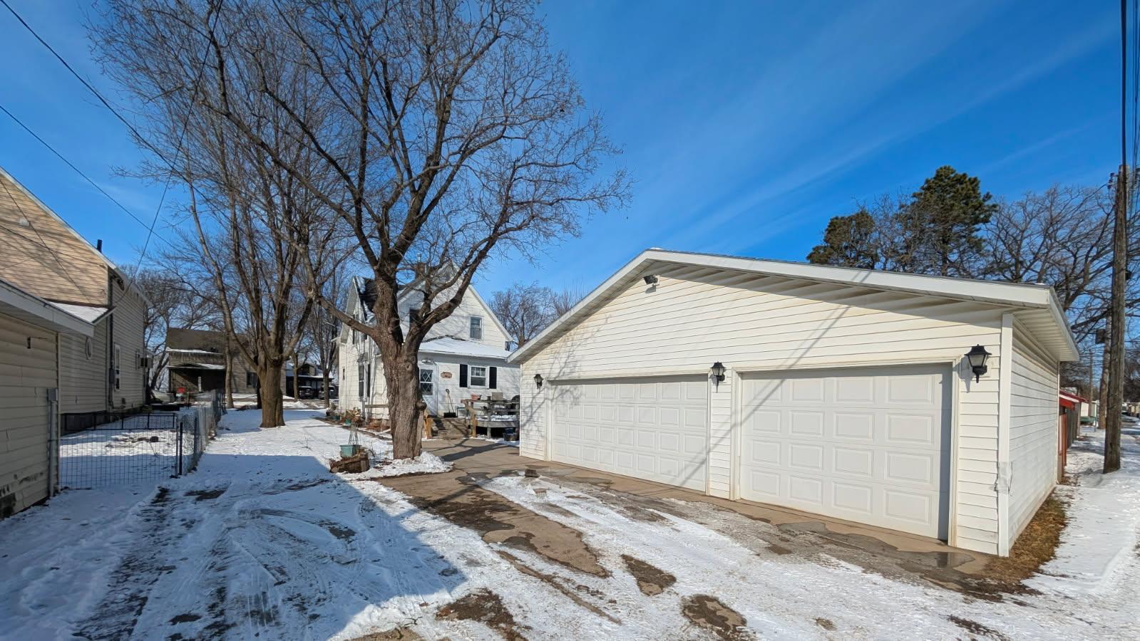 418 S 6th St, Montevideo, MN 56265
