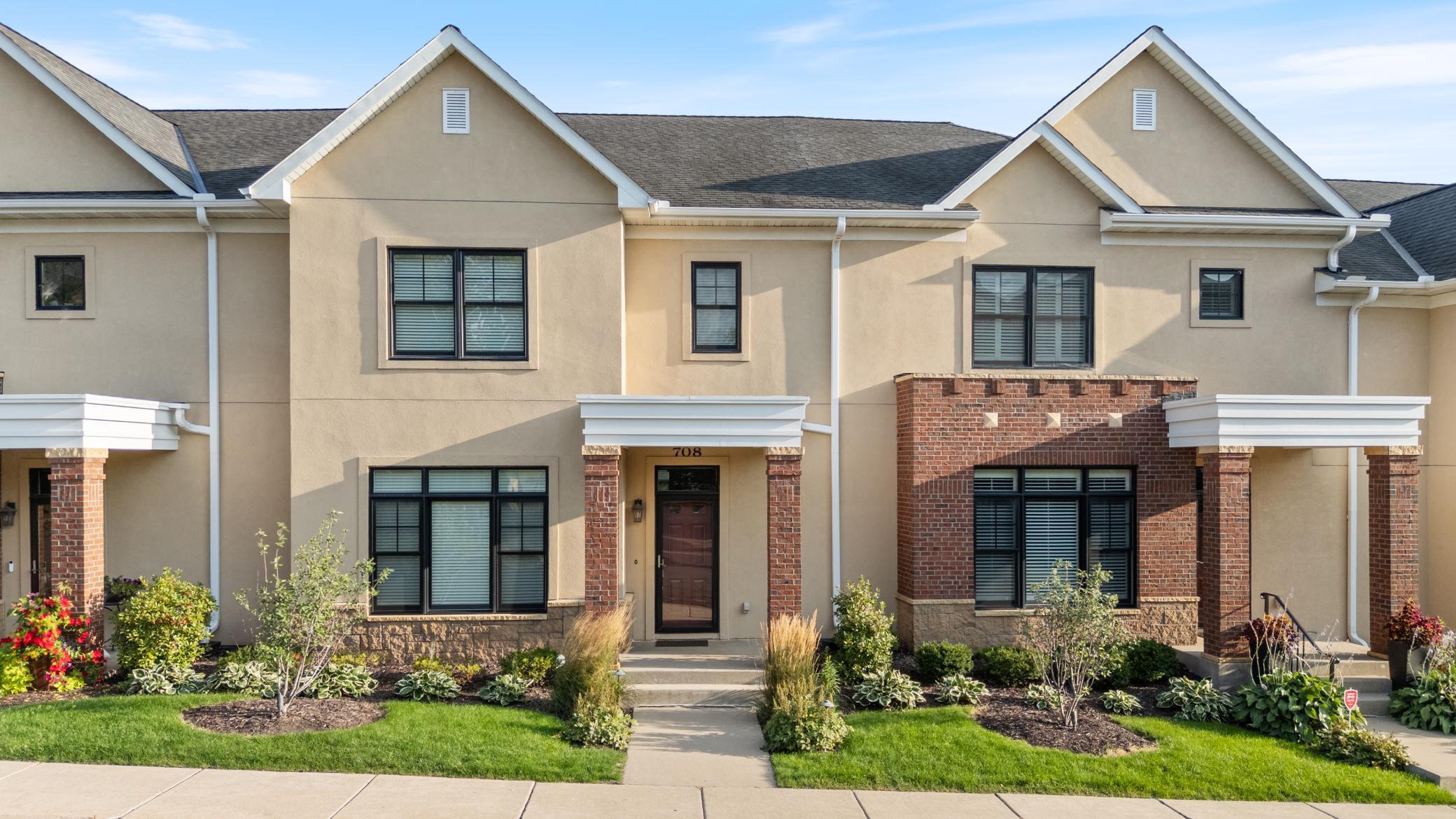 708 Linden St, Mendota Heights, MN 55118