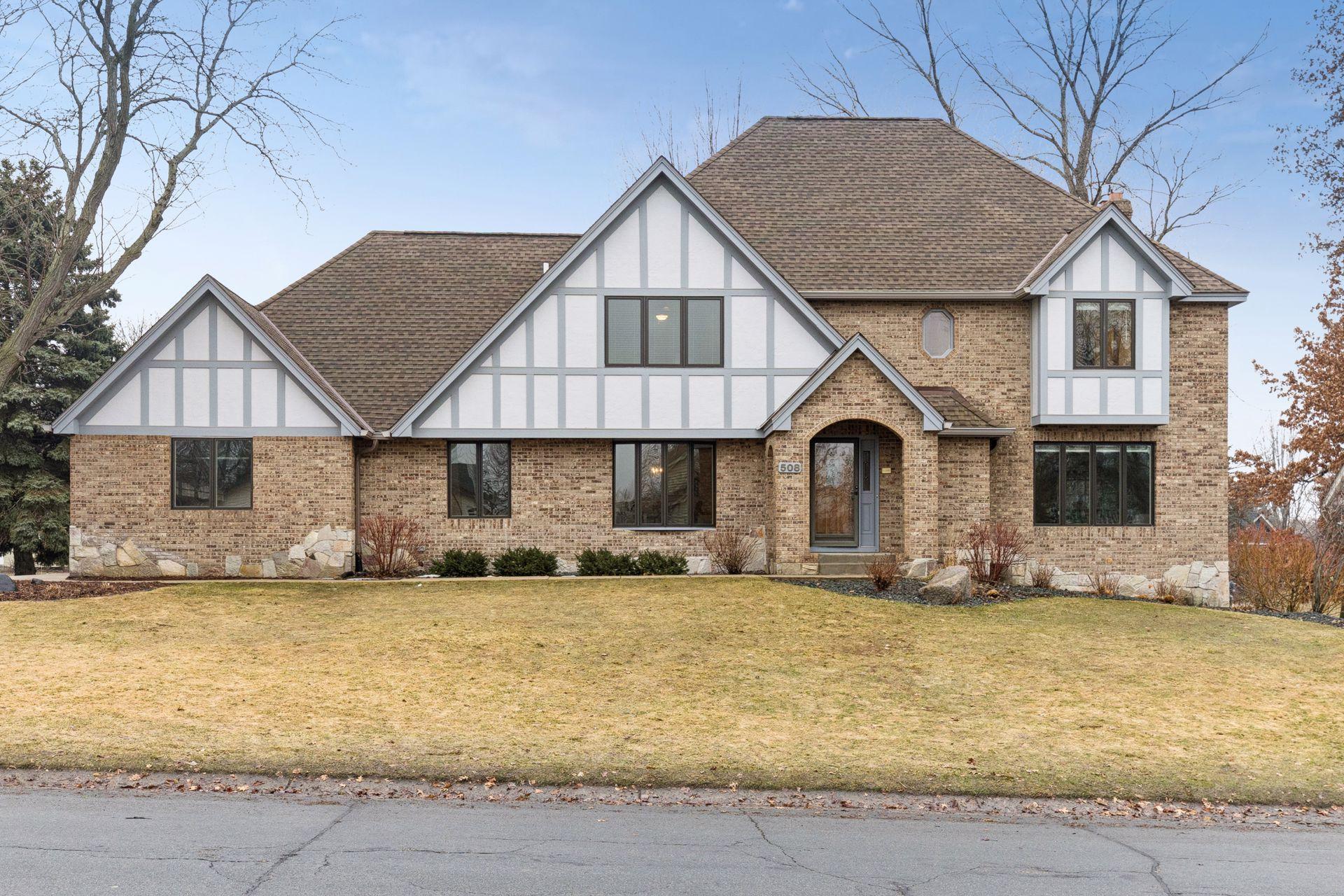 508 77th St W, Eagan, MN 55121
