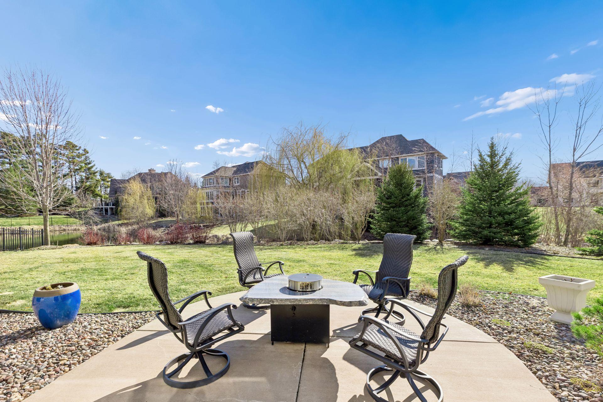 17 Crescent Ln, North Oaks, MN 55127