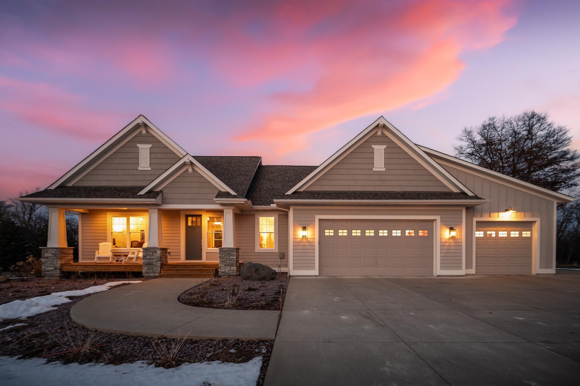 24111 Rice Lake Dr, Lakeville, MN 55044