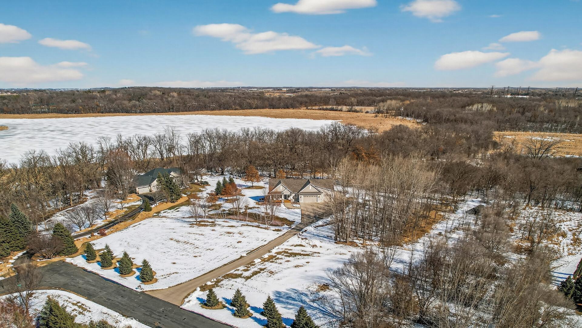 24111 Rice Lake Dr, Lakeville, MN 55044