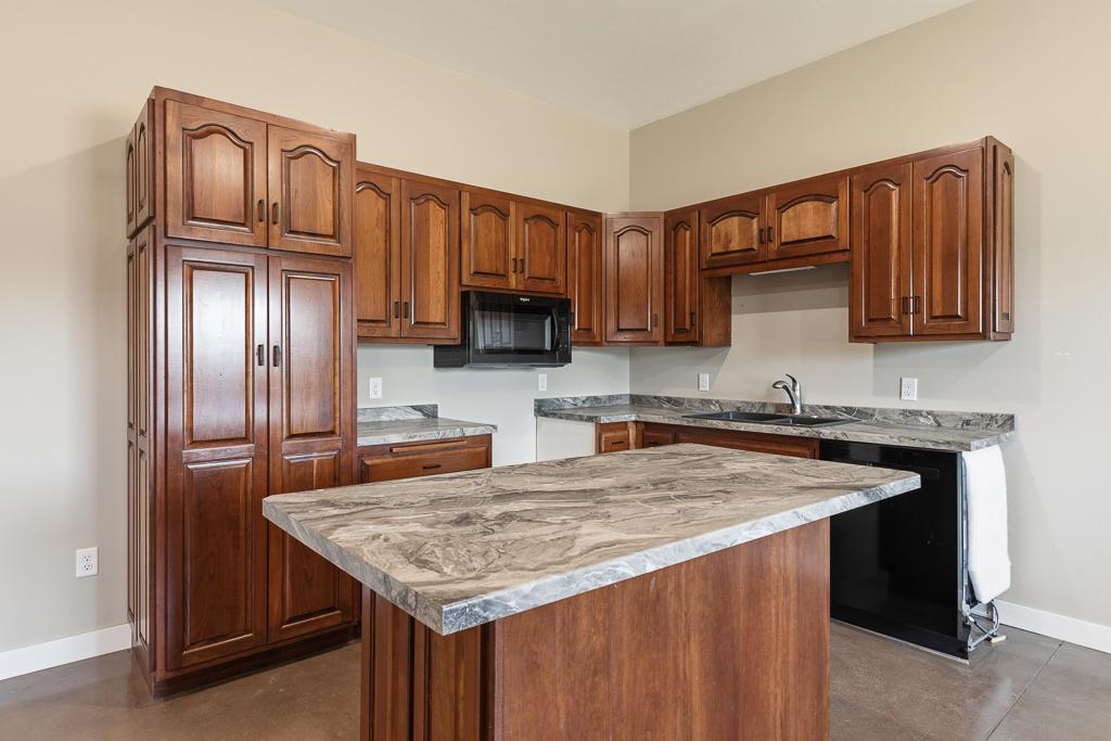 109 Kelsey Ln, Slayton, MN 56172